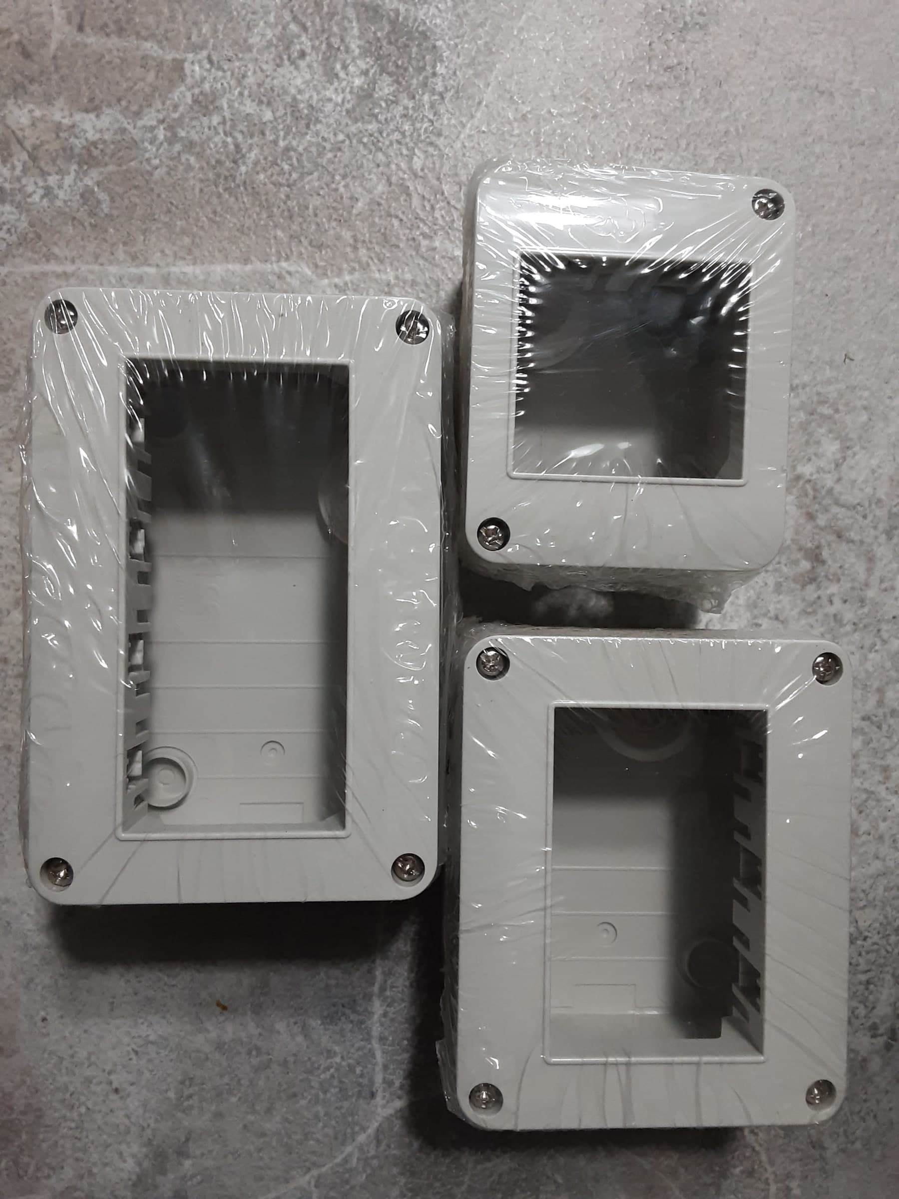 CONTENITORE SCATOLA ESTERNA IDROBOX COMPATIBILE VIMAR PLANA 2 3 4 POSTI SENZA PORTELLO