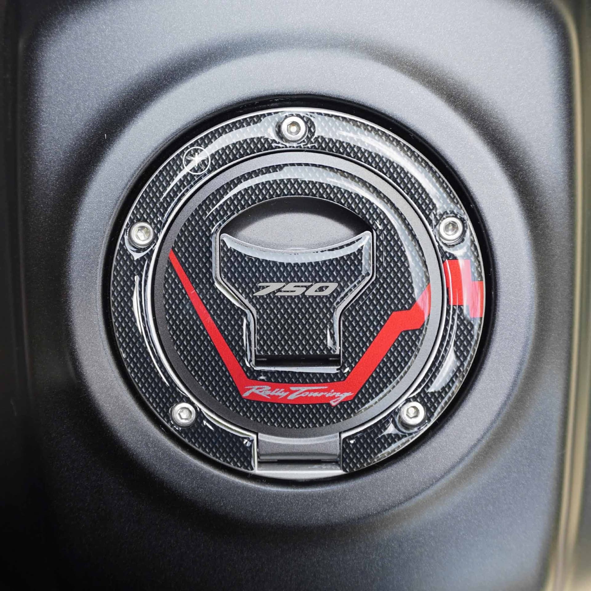 Adesivo 3D protezione tappo serbatoio moto compatibile con Honda Transalp 2023 - 13