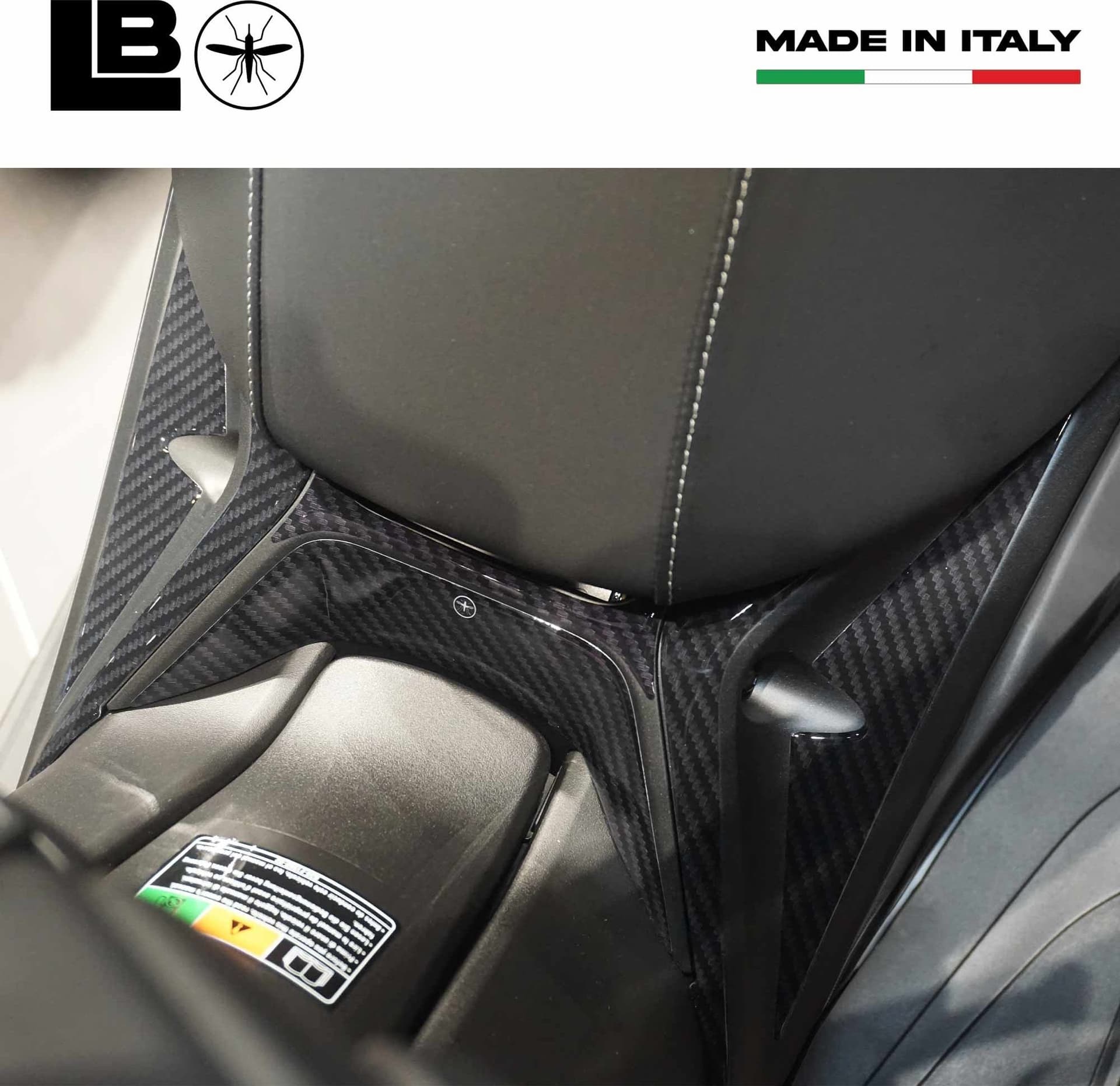 Adesivi 3D Protezioni Pedana centrale compatibili con Yamaha Xmax 125-300 2023 - 5