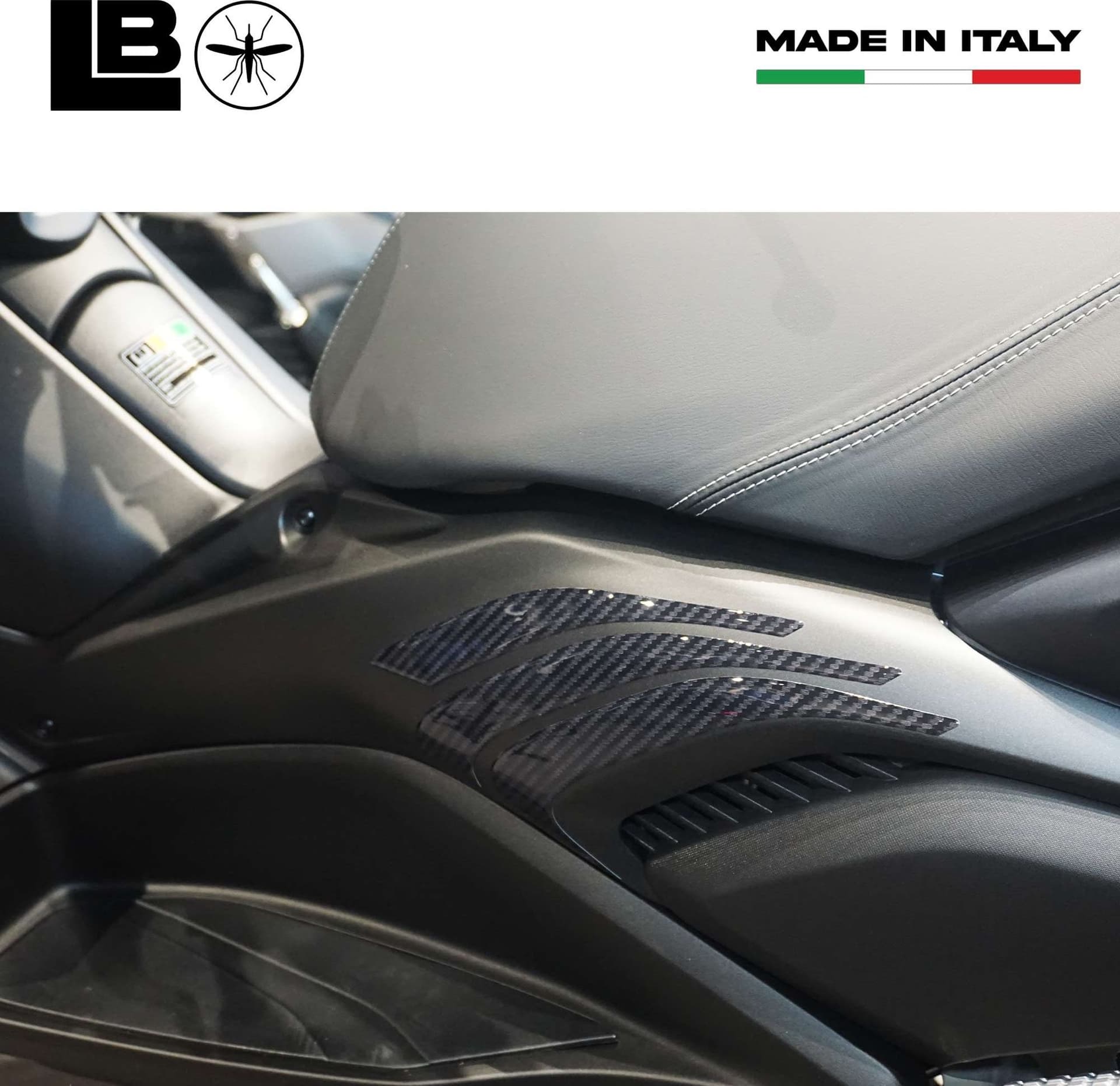 Adesivi-3D-protezioni-laterali-scooter-compatibili-con-Yamaha-Xmax-125-300-2023
