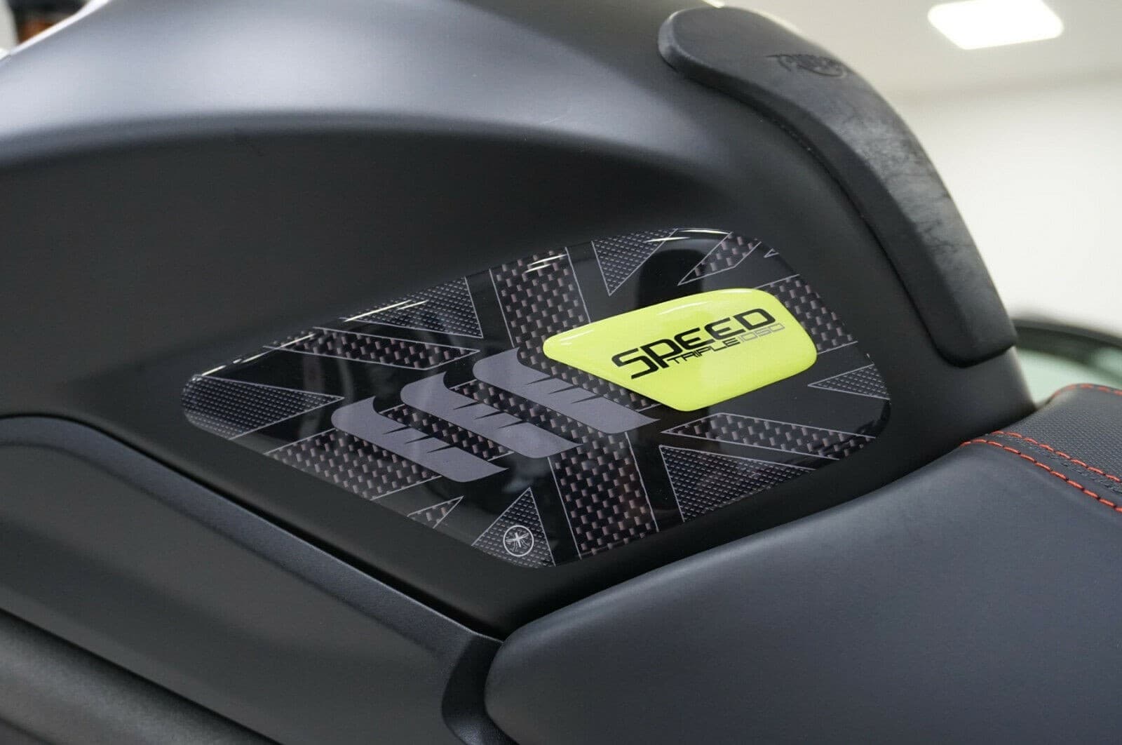 2 protezioni 3D lati serbatoio moto compatibili Triumph Speed Triple 2016-2020 - 9