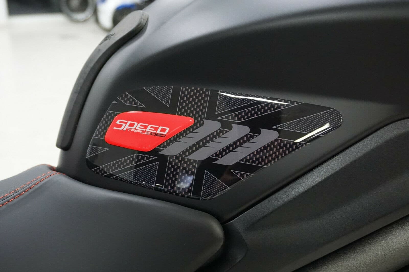2 protezioni 3D lati serbatoio moto compatibili Triumph Speed Triple 2016-2020 - 10
