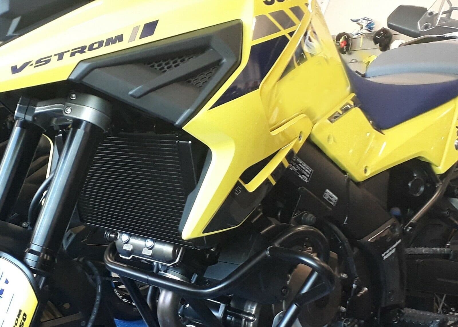 2 Adesivi Gel 3D Protezioni Deflettori compatibile con Suzuki V-Strom 1050 - 4