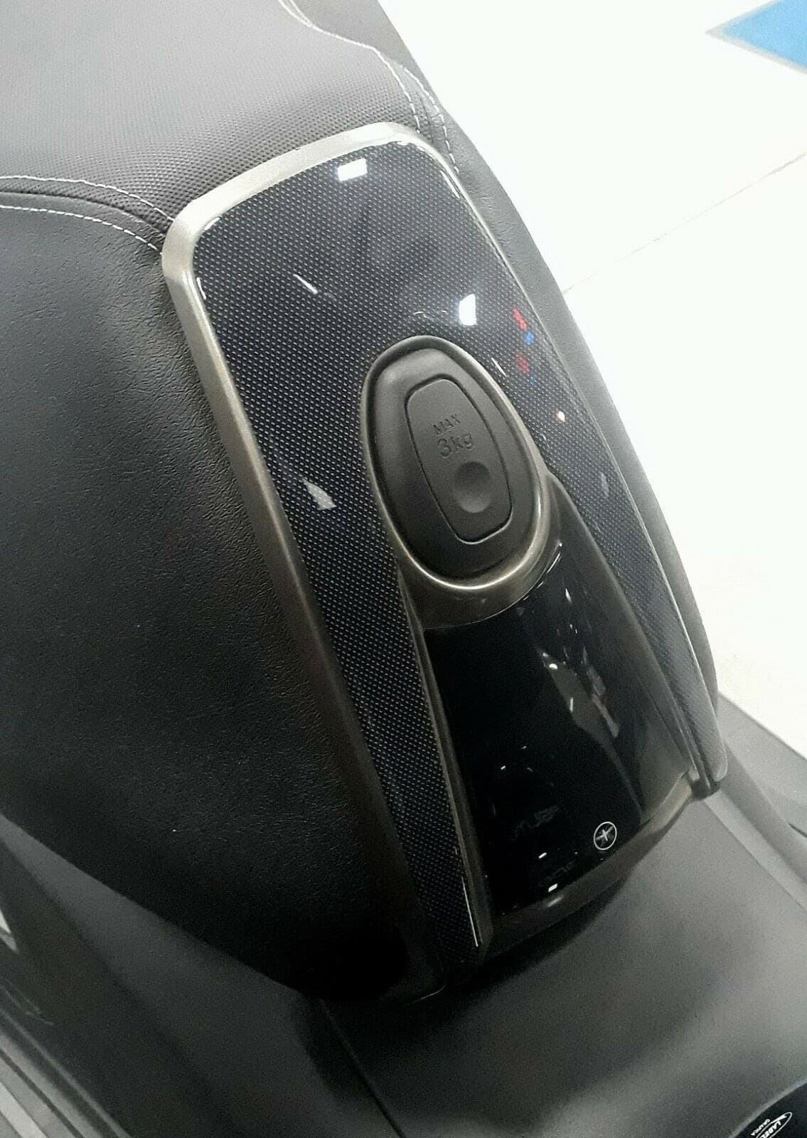 ADESIVO 3D BORCHIA GANCIO APPENDI BORSE compatibile KYMCO scooter AGILITY 300 - 3