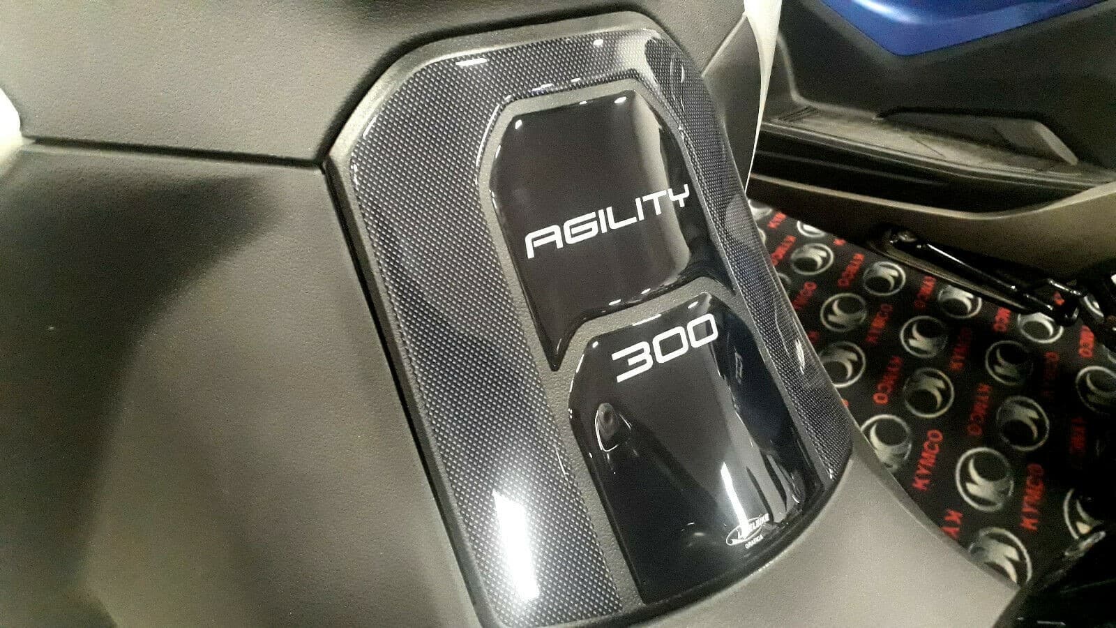 ADESIVO in gel 3D per SPORTELLO SERBATOIO scooter compatibile KYMCO AGILITY 300 - 3