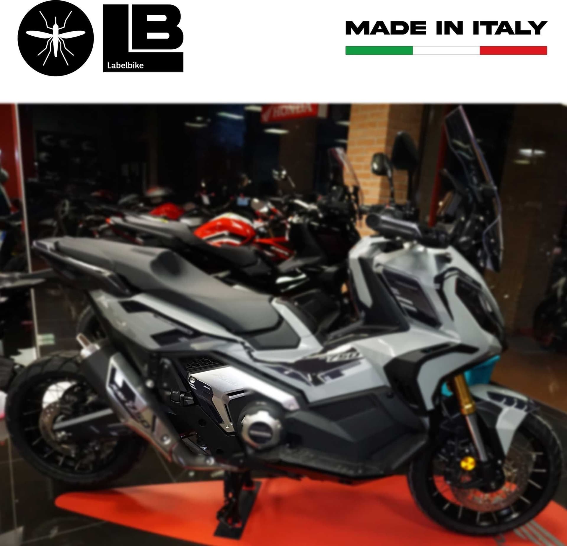 ADESIVI 3D PROTEZIONI PIEDI PASSEGGERO COMPATIBILI CON HONDA X-ADV 2021-2025 - 3