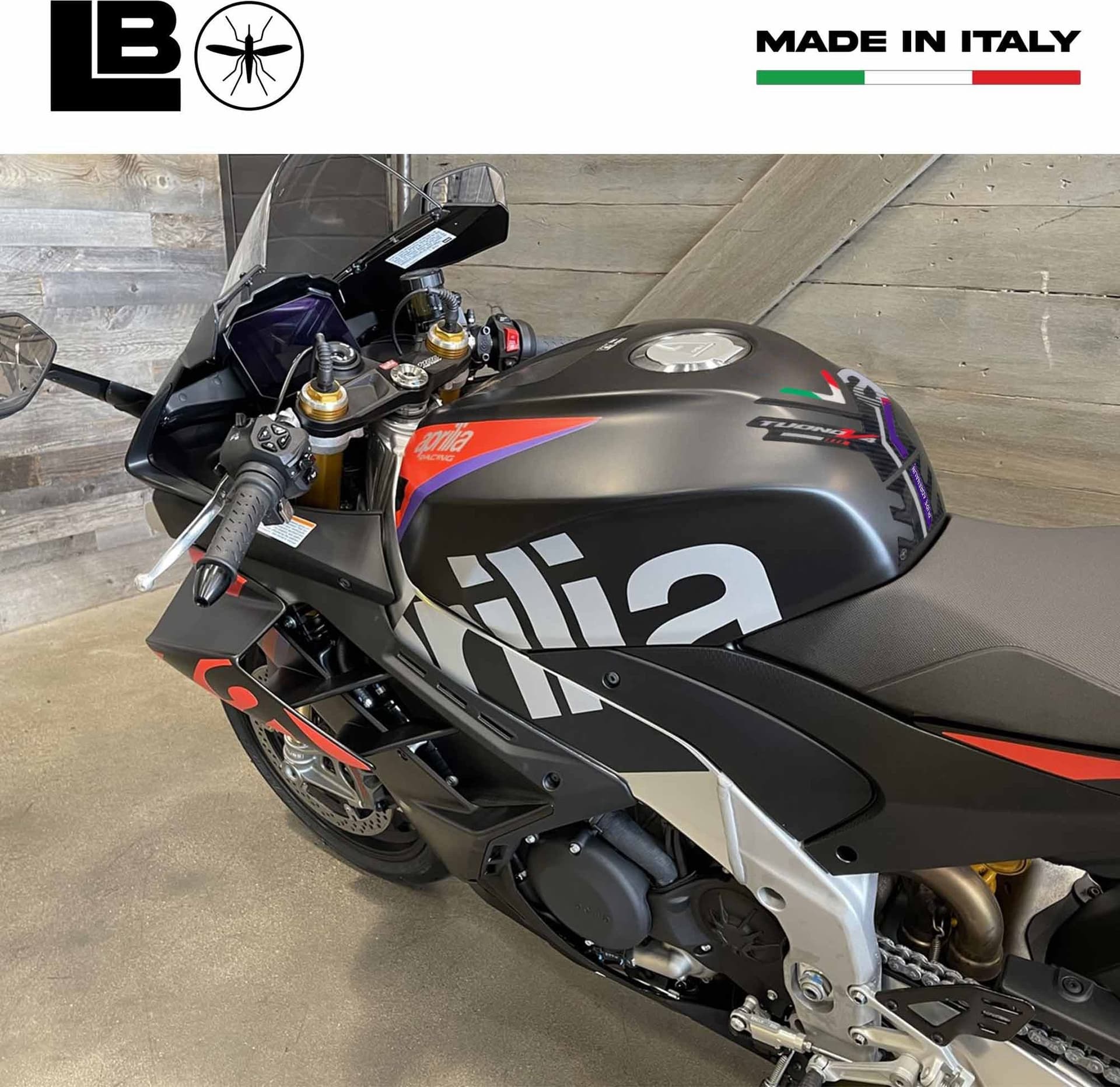 Adesivo Paraserbatoio 3D compatibile con Aprilia Tuono V4 Factory 2023 - 6