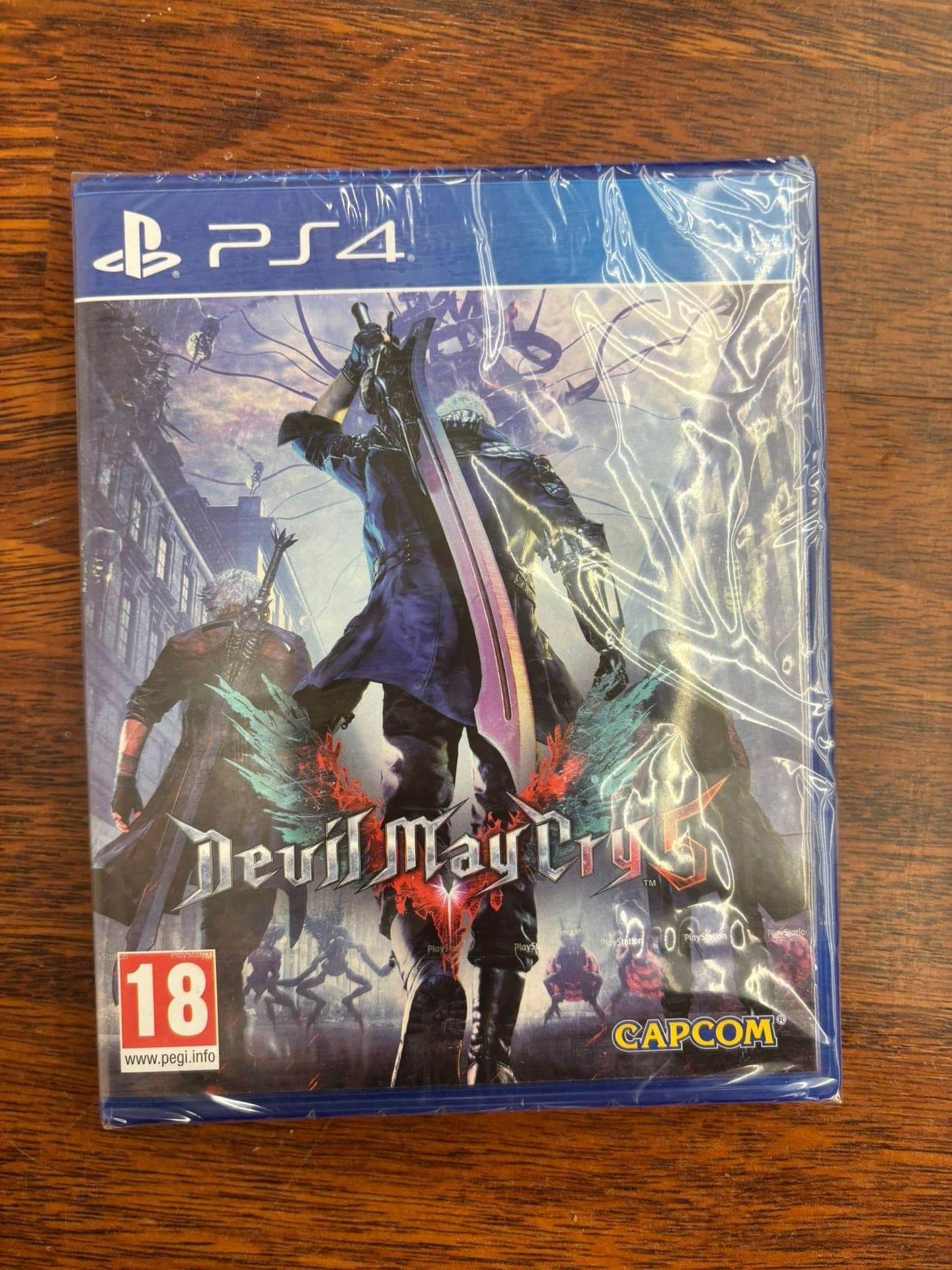 Devil May Cry 5 PS4 FR in Giochi di società Prezzo Bomba Store - Casalnuovo di Napoli, commercioVirtuoso.it