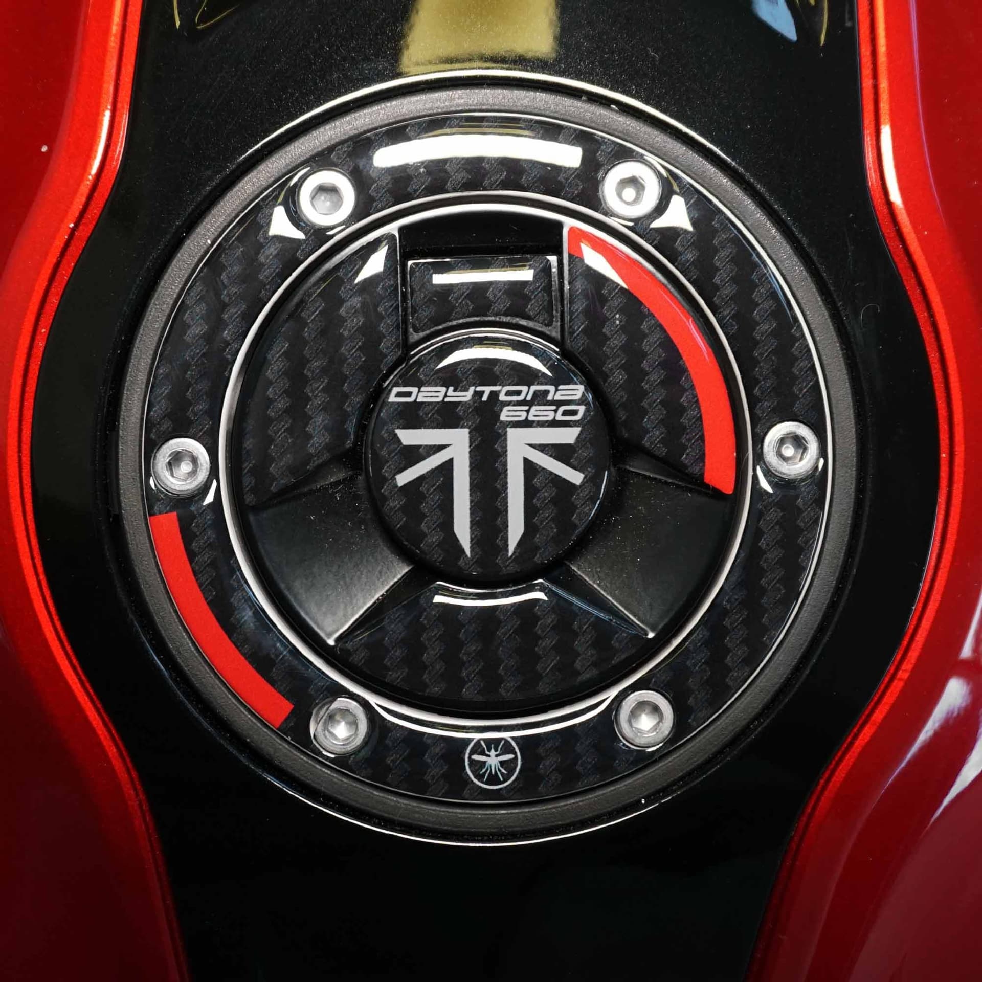 Adesivo 3D Tappo Serbatoio moto compatibile con Triumph Daytona 660 2024 - 13