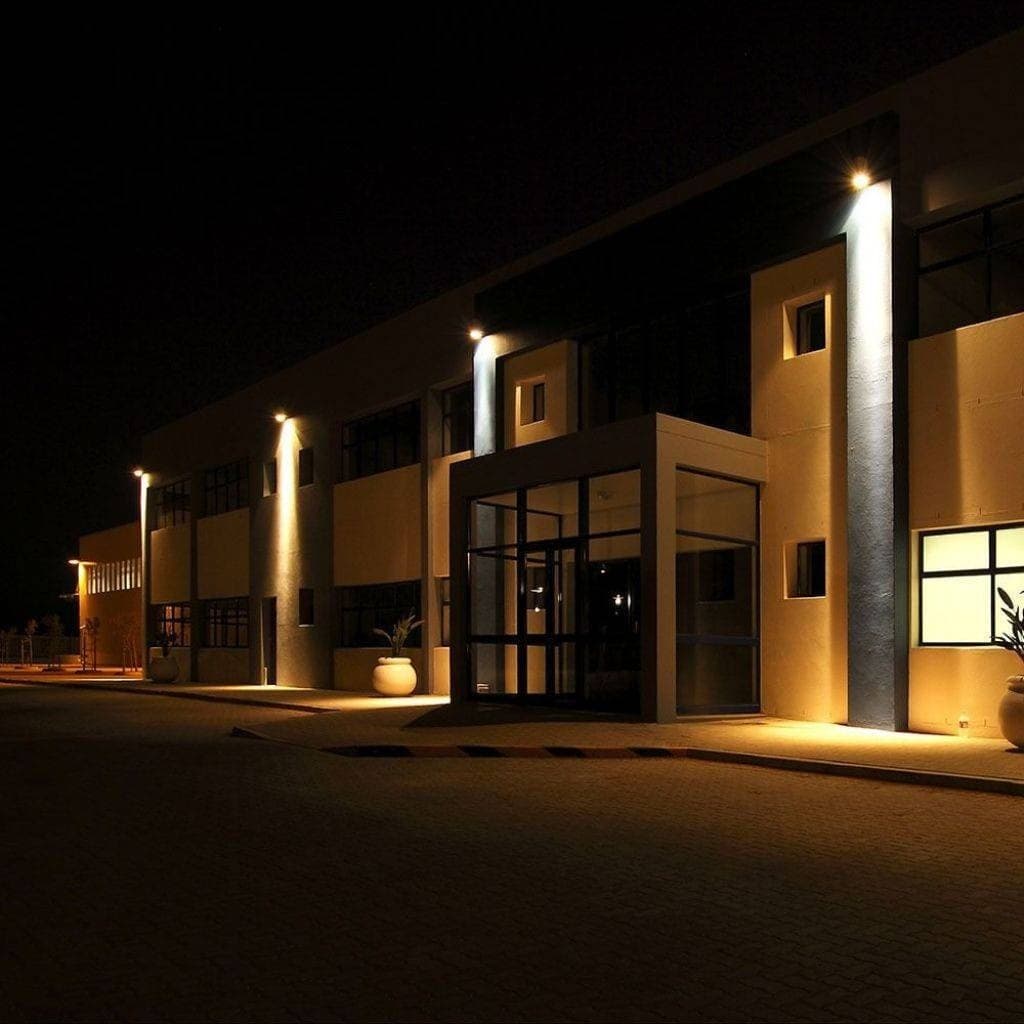 FARO PROIETTORE A LED SMD DA 30W COLORE NERO LUCE CALDA 3000K PER ESTERNO IP65 - 13