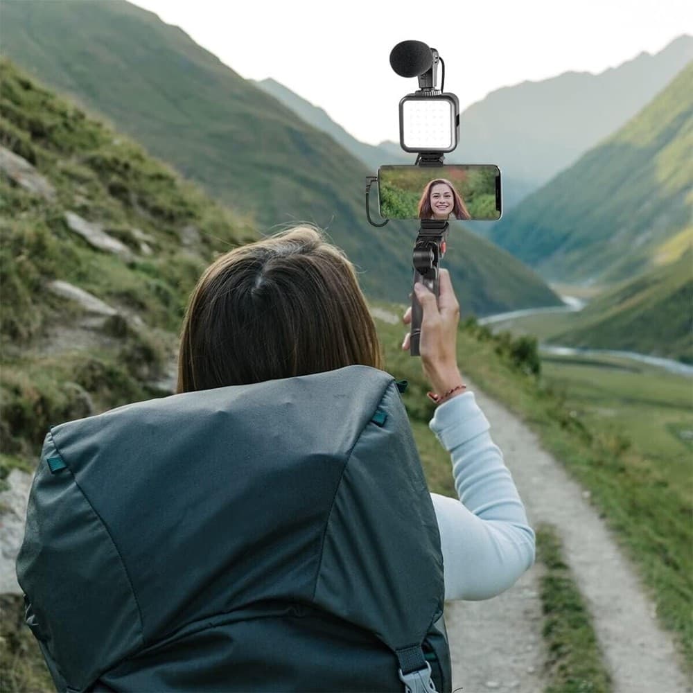 KIT VLOGGER PROFESSIONALE 4IN1 UNIVERSALE PER SMARTPHONE CON MICROFONO LUCE LED - 9