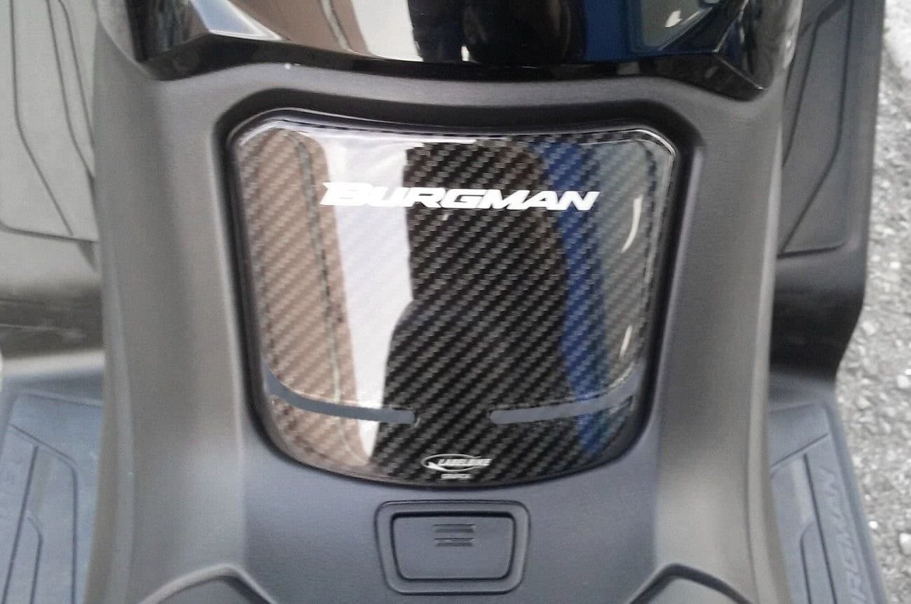 Adesivo 3D Sportello Serbatoio compatibile con Suzuki Burgman 400 2017-2025 - 3