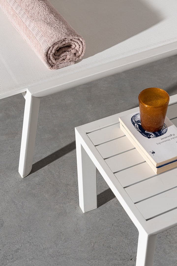 Lettino "Kaylan" struttura in alluminio verniciato a polvere con ruote da esterno in Lettini Decor Space - Altamura, commercioVirtuoso.it