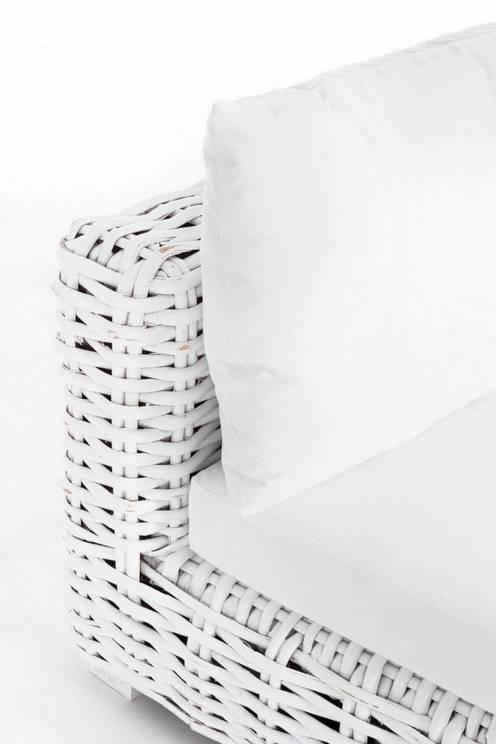 Poltrona "Olivenza" struttura in rattan con cuscino colore bianco da giardino in Poltrone Decor Space - Altamura, commercioVirtuoso.it