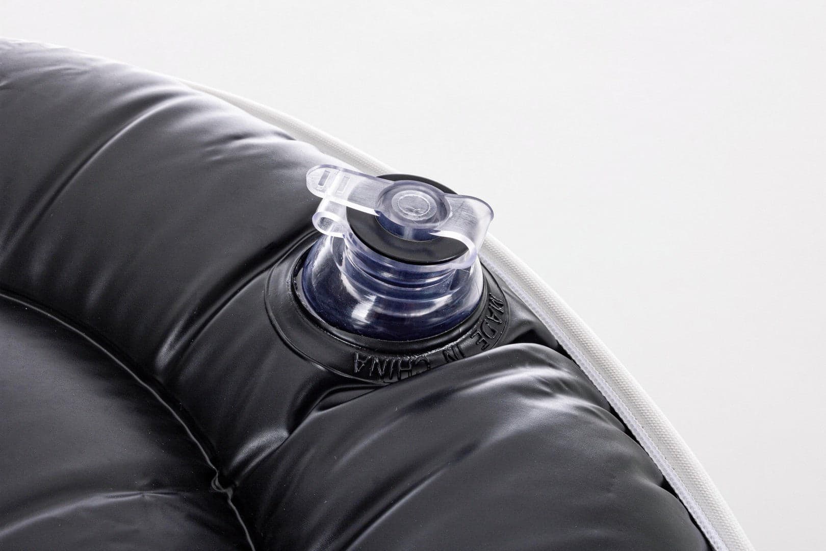 Pouf gonfiabile con righe e tessuto in spun poliestere con cerniera a scomparsa in Ottomane e poggiapiedi Decor Space - Altamura, commercioVirtuoso.it