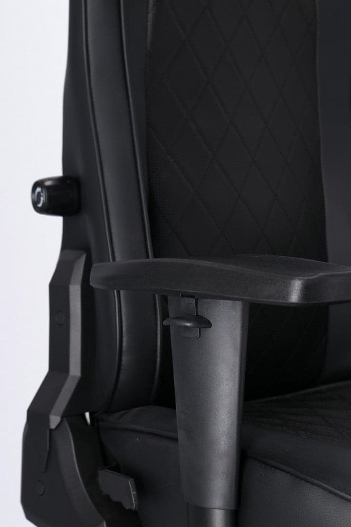 Poltrona "Tyson" da gaming ed ufficio ergonomica in poliestere con braccioli e ruote in Poltrone Decor Space - Altamura, commercioVirtuoso.it