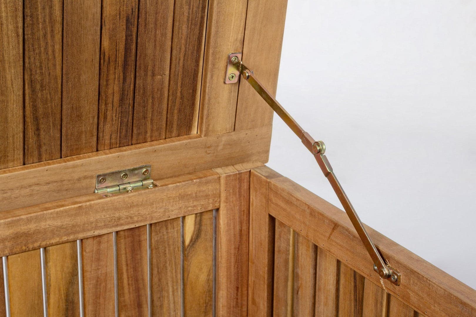 Baule contenitore "Noemi" porta cuscini in legno di acacia con finitura ad olio da 130 cm in Bauli e contenitori Decor Space - Altamura, commercioVirtuoso.it