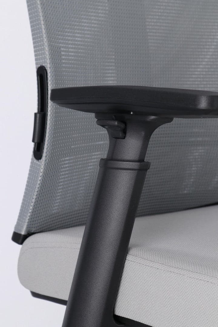 Poltrona "Killian" da gaming ed ufficio ergonomica in poliestere con braccioli e ruote in Poltrone Decor Space - Altamura, commercioVirtuoso.it