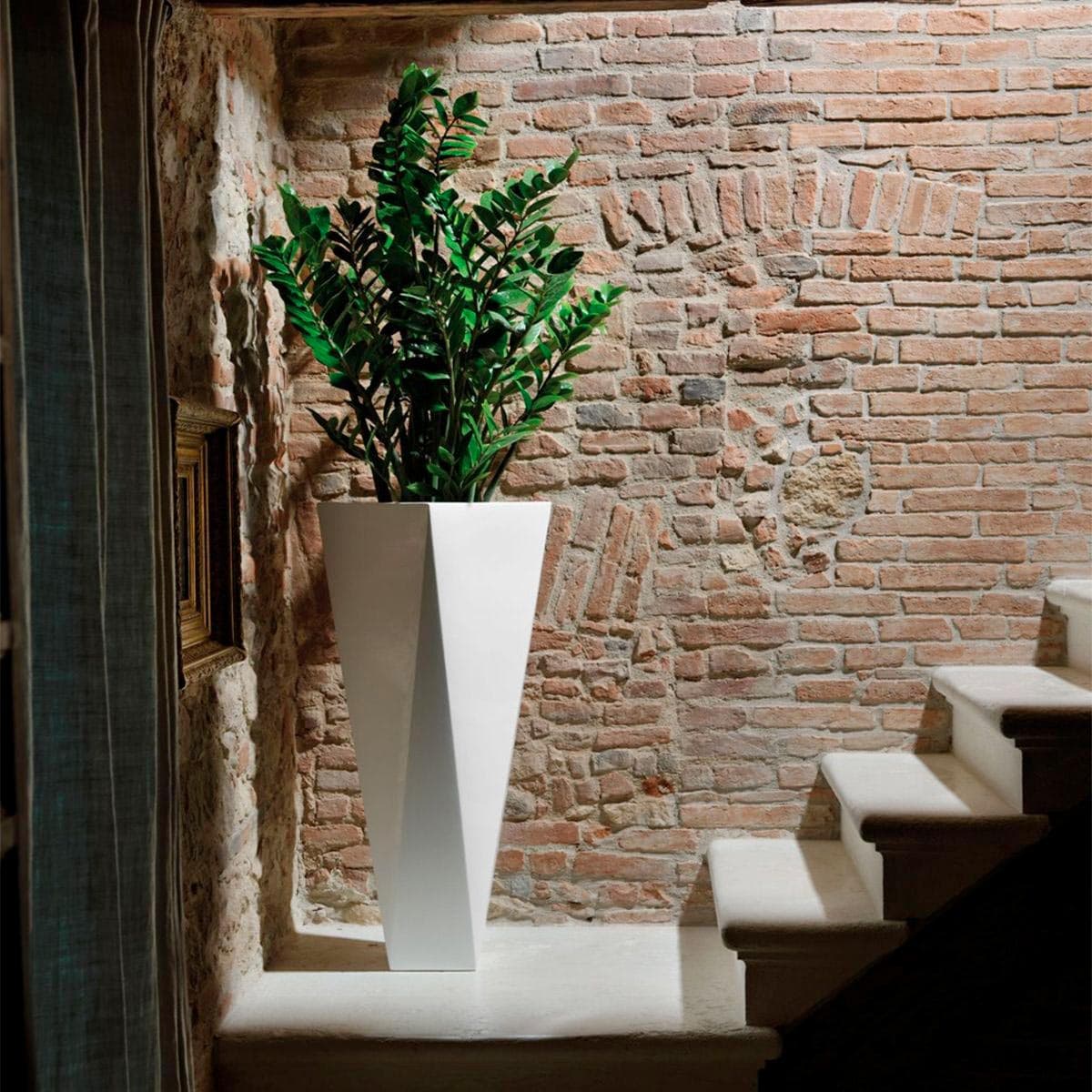 Vaso "Diamond" struttura in polietilene per esterno in Vasi tradizionali Decor Space - Altamura, commercioVirtuoso.it