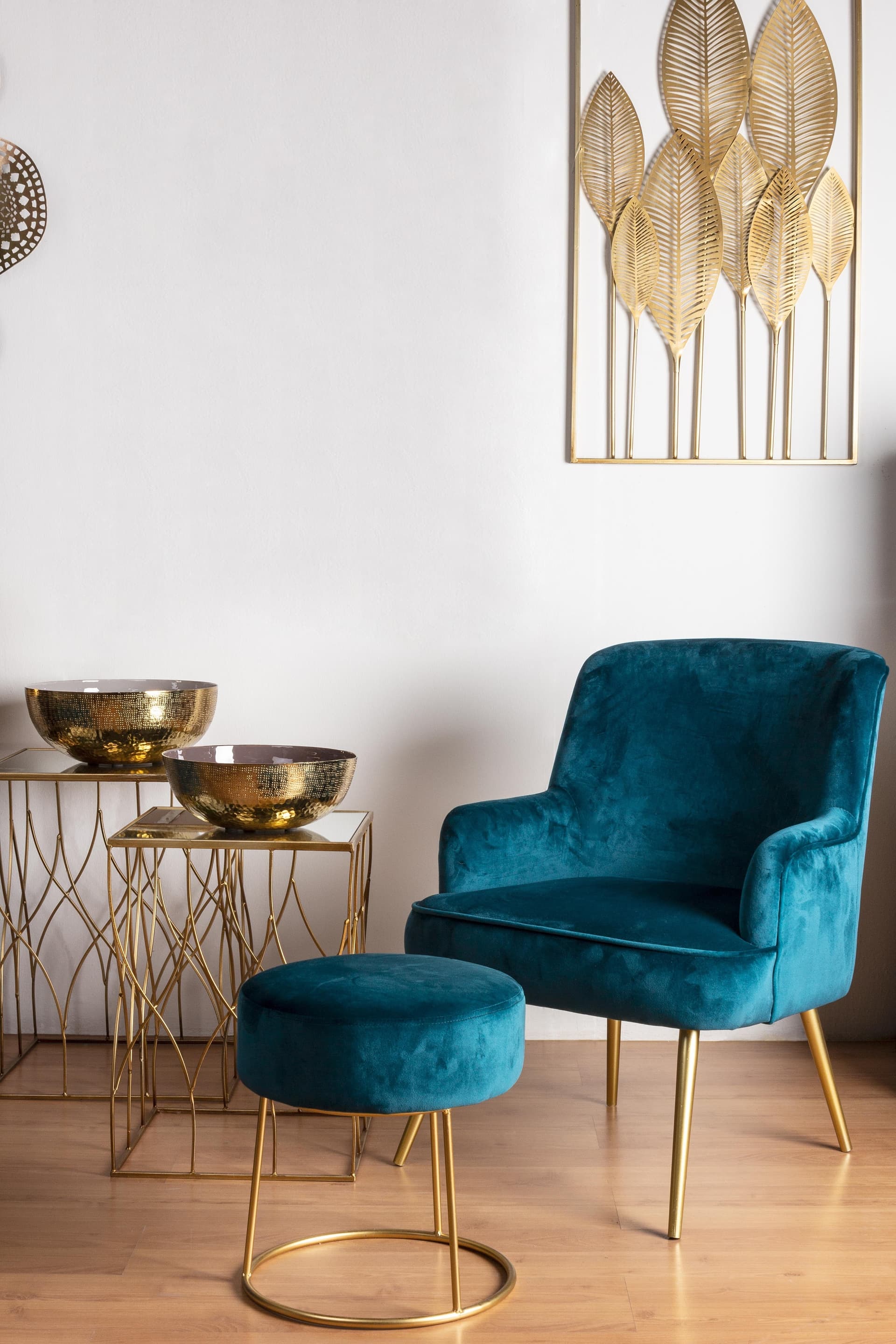 Pouf "Clarissa" in velluto anticato h 40 cm arredamento per salotto moderno in Ottomane e poggiapiedi Decor Space - Altamura, commercioVirtuoso.it