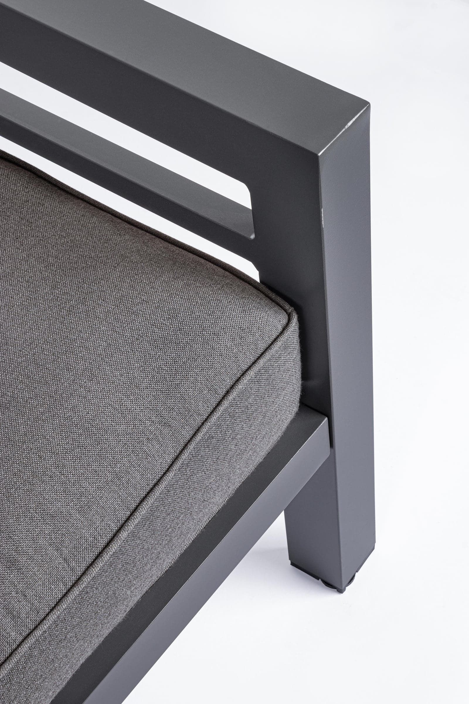 Salottino "Hendrix" con poltrone, tavolino e divanetto, struttura in alluminio, per esterno in Set di mobili Decor Space - Altamura, commercioVirtuoso.it