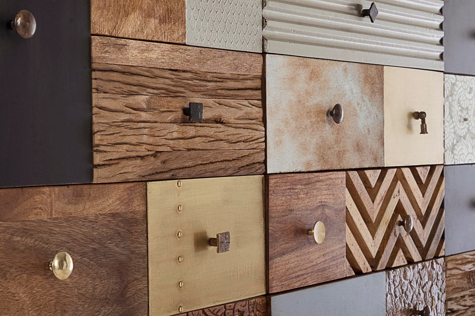 Credenza "Dhaval" con struttura in legno di mango, mobile in stile moderno in Credenze Decor Space - Altamura, commercioVirtuoso.it