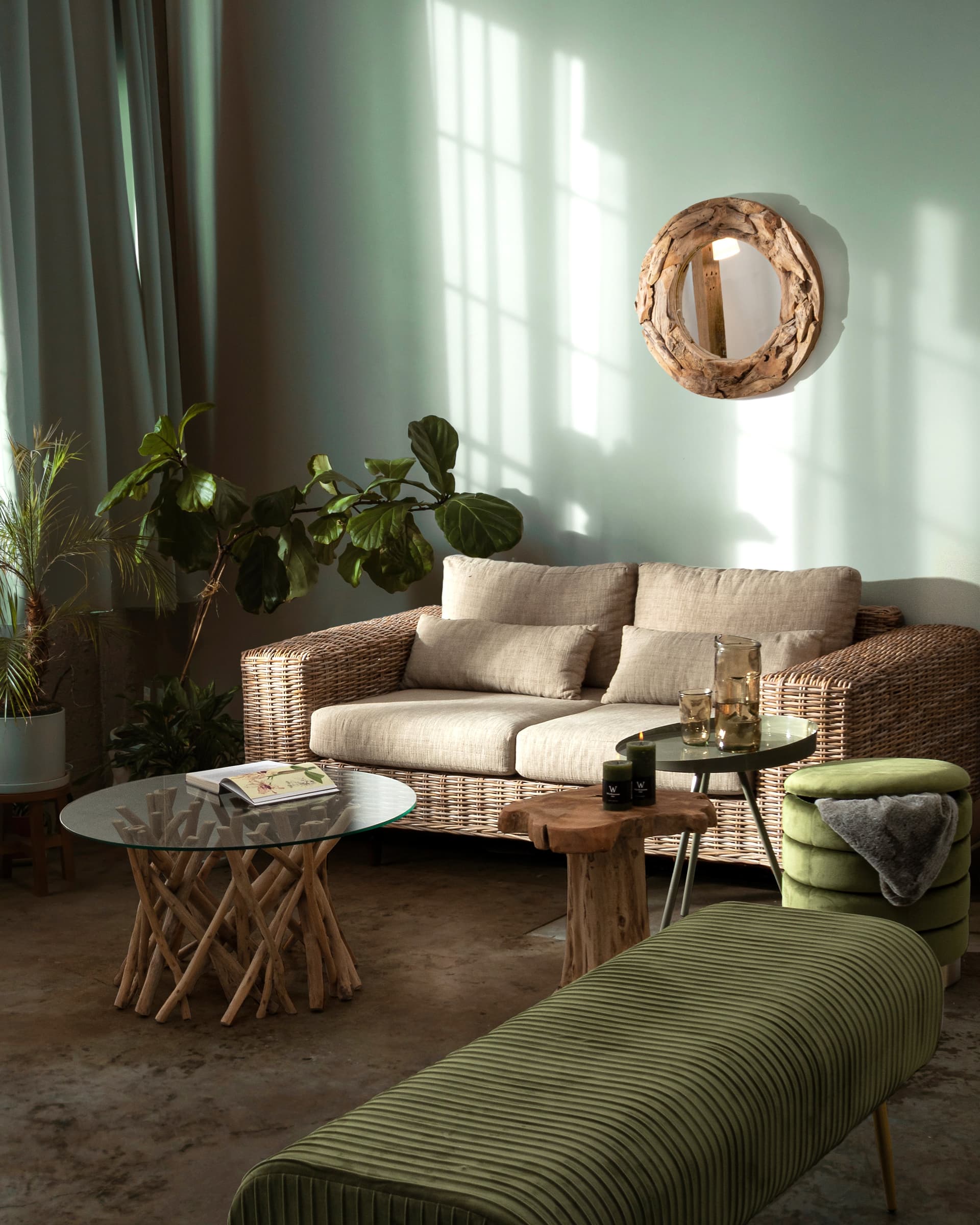 Divano in legno con cuscino "Leandro" in Set di mobili Decor Space - Altamura, commercioVirtuoso.it