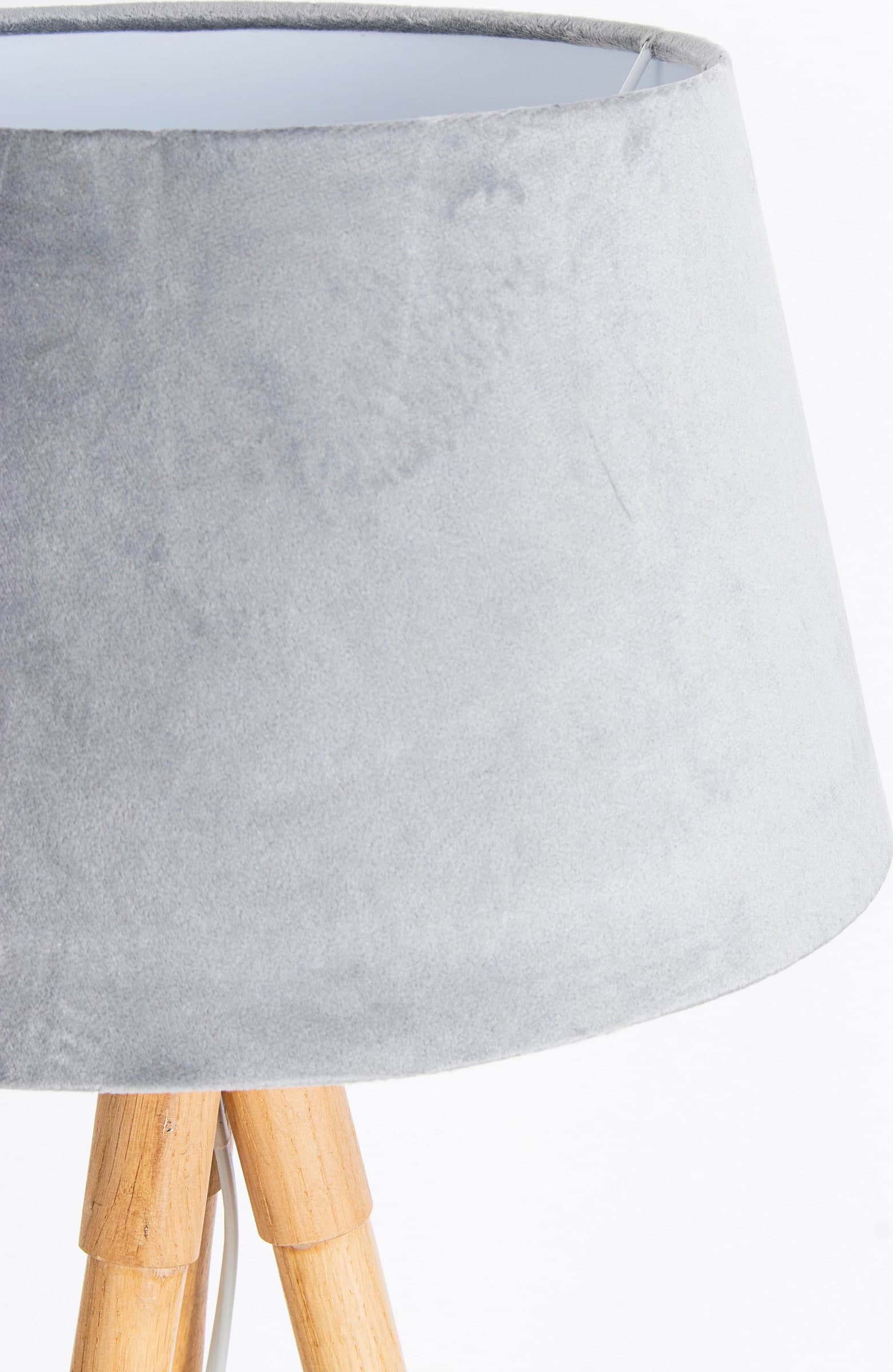 Lampada da tavolo "Wallas" treppiede in legno di quercia h 69 cm in Lampade da tavolo e abat-jour Decor Space - Altamura, commercioVirtuoso.it