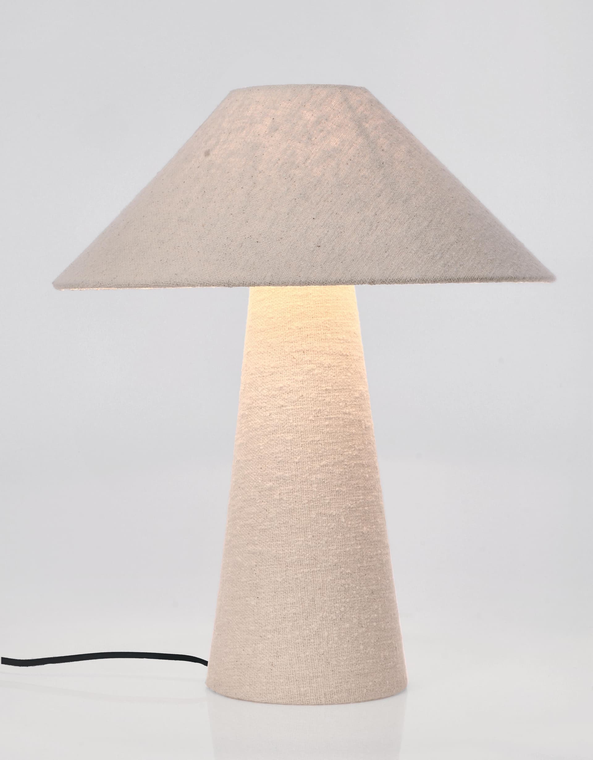 Lampada da tavolo "Lamki" in tessuto boucle h 46 cm in Lampade da tavolo e abat-jour Decor Space - Altamura, commercioVirtuoso.it