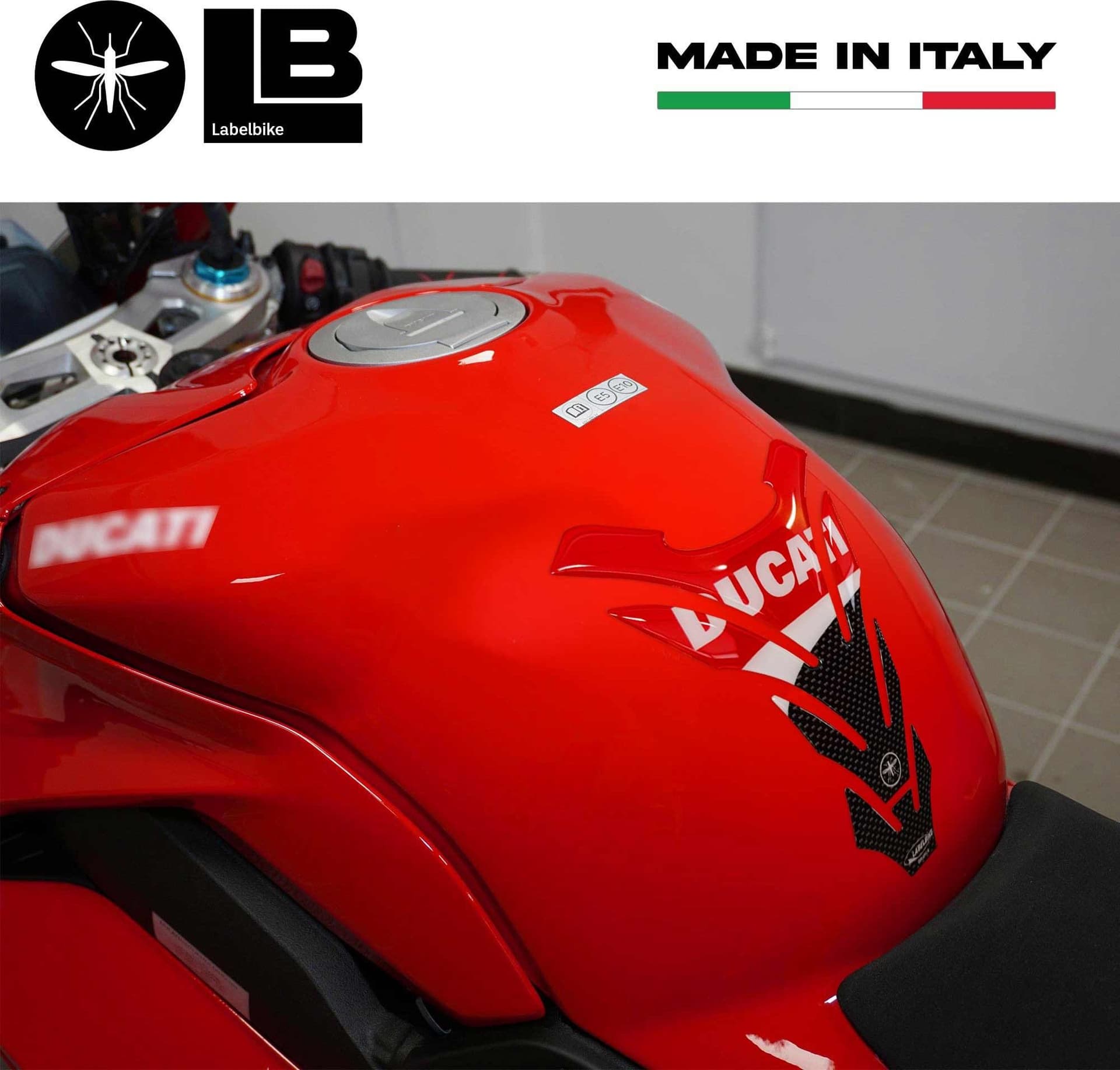 PARASERBATOIO ADESIVI Serbatoio in RESINA CARBONIO- ROSSO per MOTO DUCATI -CORSE - 4