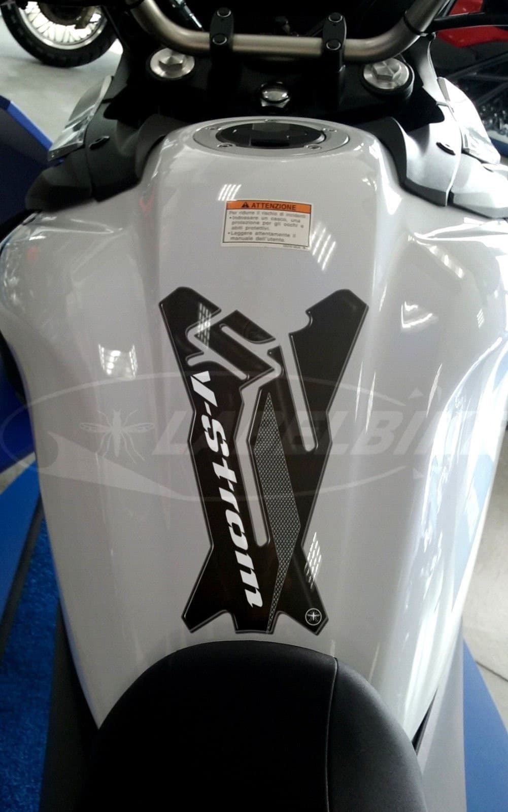 Kit 3 Adesivi Protezioni Serbatoio compatibile con Suzuki V-Strom 650 17-25 - 3