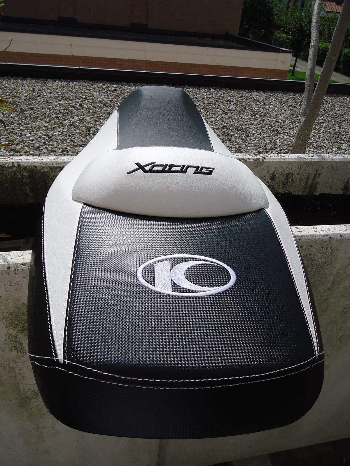 KIT RIVESTIMENTO SELLA KYMCO 300R coprisella BIANCO TUNING x MOTO XCITING 300 R - 2