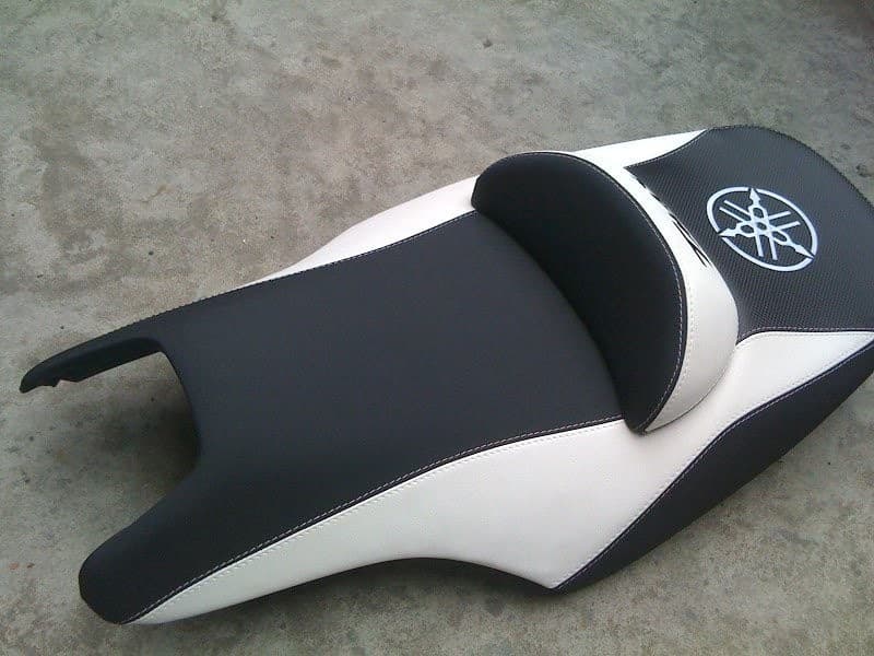 KIT RIVESTIMENTO SELLA coprisella BIANCO TUNING x MOTO YAMAHA TMAX T MAX 500-530 - 4