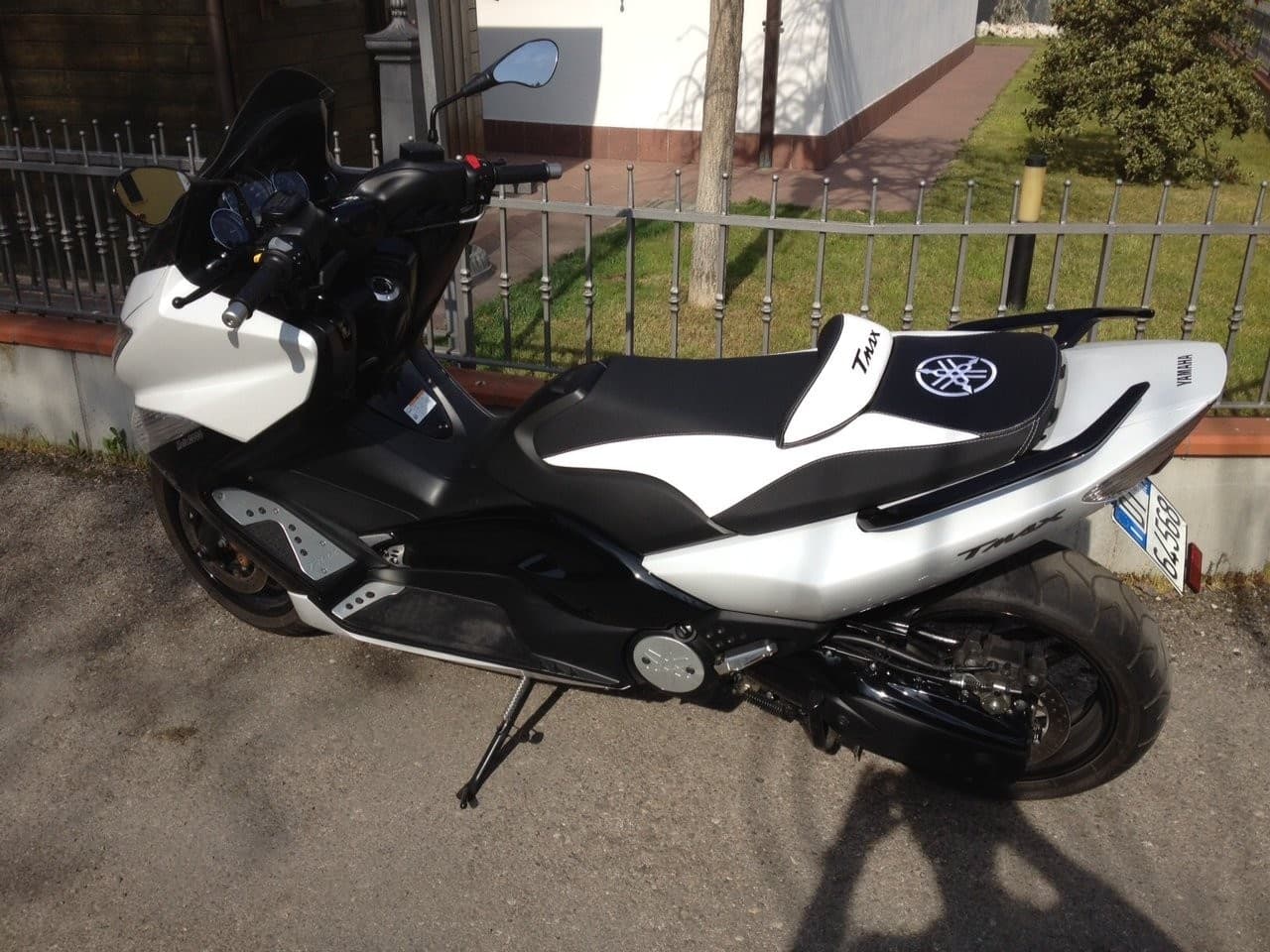 KIT RIVESTIMENTO SELLA coprisella BIANCO TUNING x MOTO YAMAHA TMAX T MAX 500-530 - 5