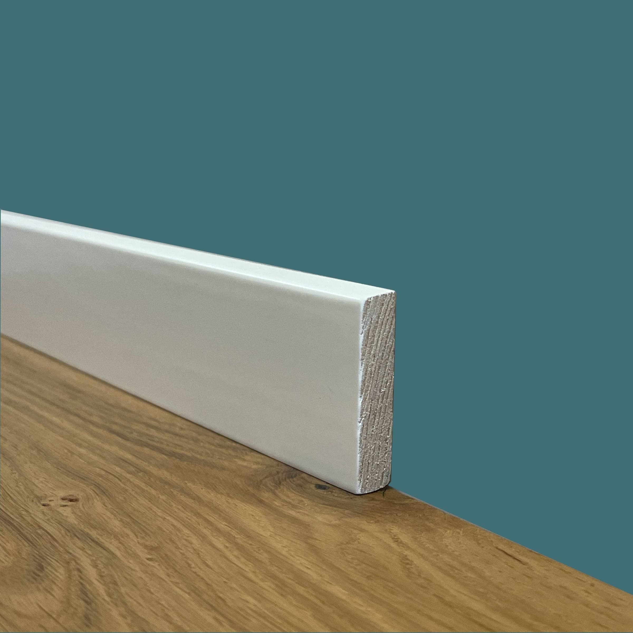 100 metri lineari di Battiscopa PREMIUM in legno MASSELLO quadro 43x9mm laccato bianco liscio - Eternal Parquet