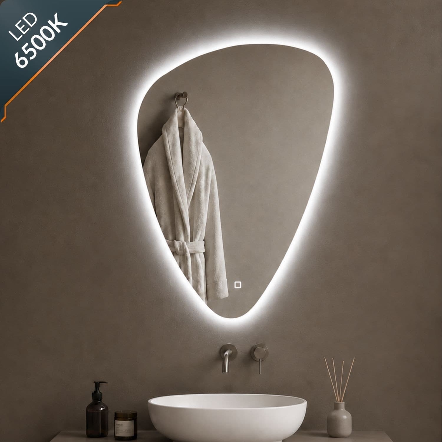 Specchio Triangolare Stondato Retroilluminato A Led In Pvc - 8
