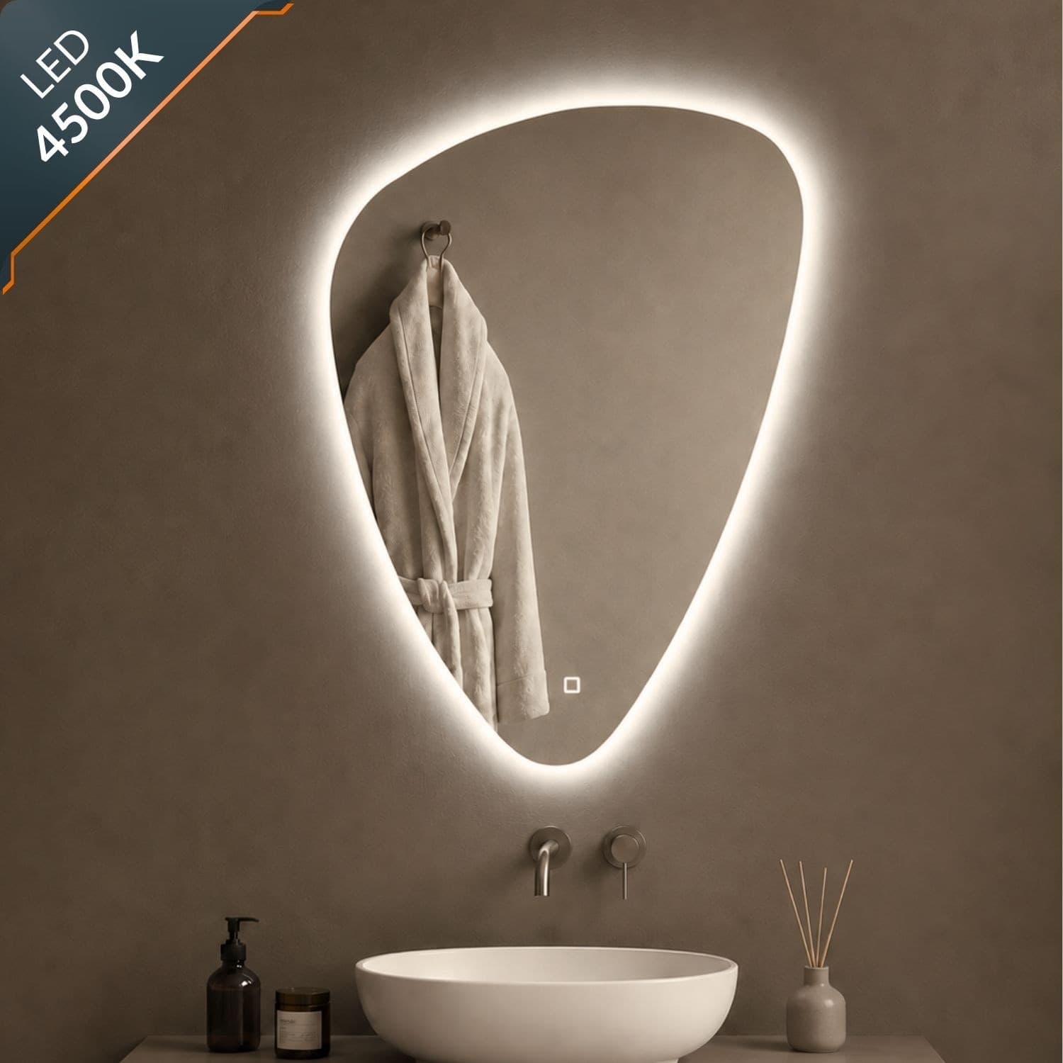 Specchio Triangolare Stondato Retroilluminato A Led In Pvc - 9