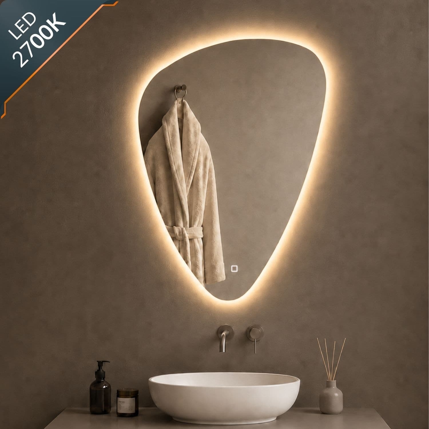Specchio Triangolare Stondato Retroilluminato A Led In Pvc - 10