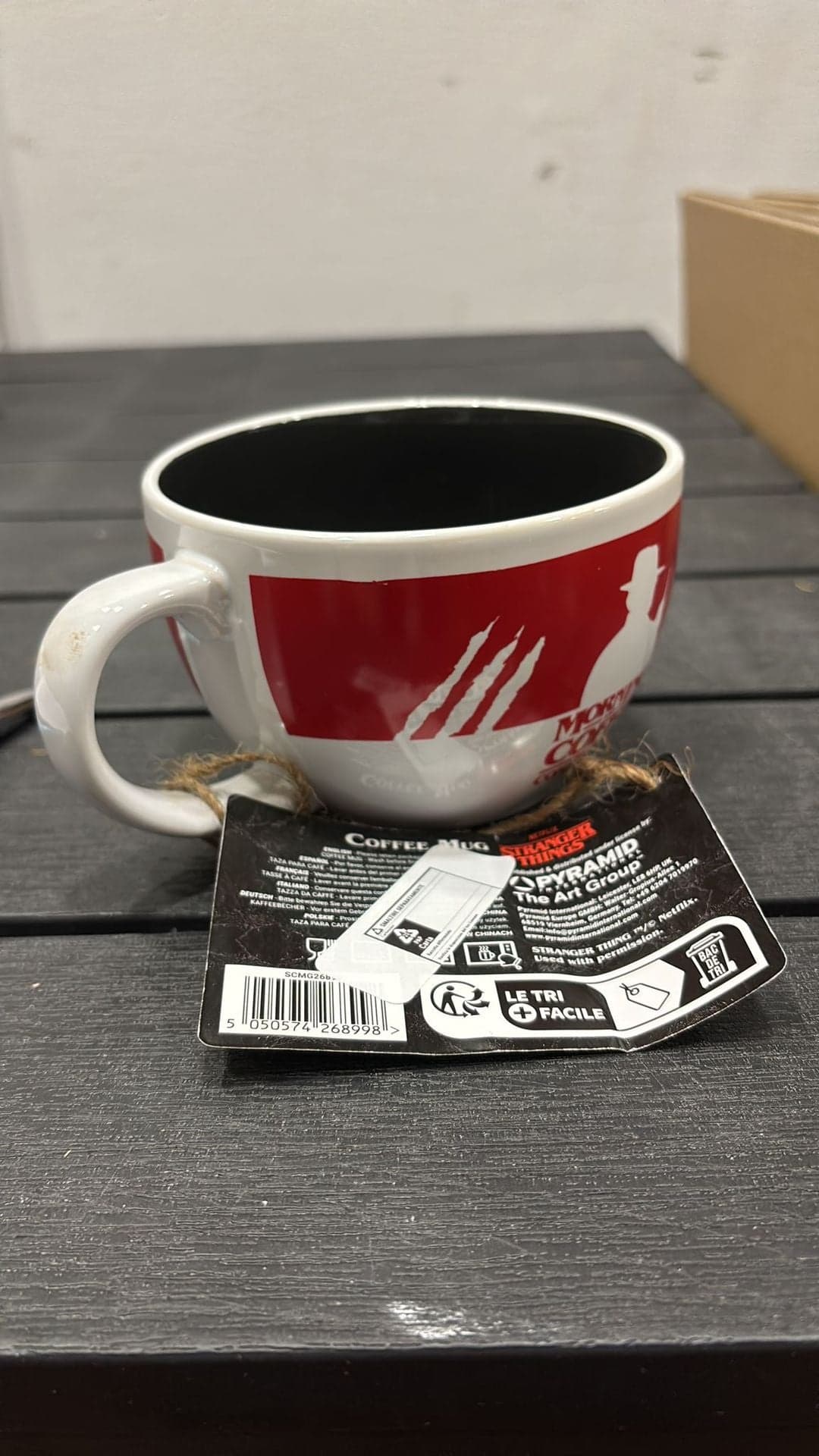 Tazza Stranger Things Mornings Are For Coffee And Contemplation - Scmg26899 – Pyramid – rosso