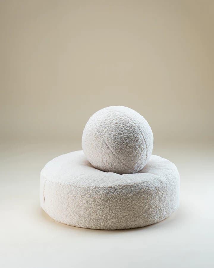 Cuscino Wigiwama Cream White Ball Cushion in Cuscini decorativi La Casa Del Bebè - Napoli, commercioVirtuoso.it