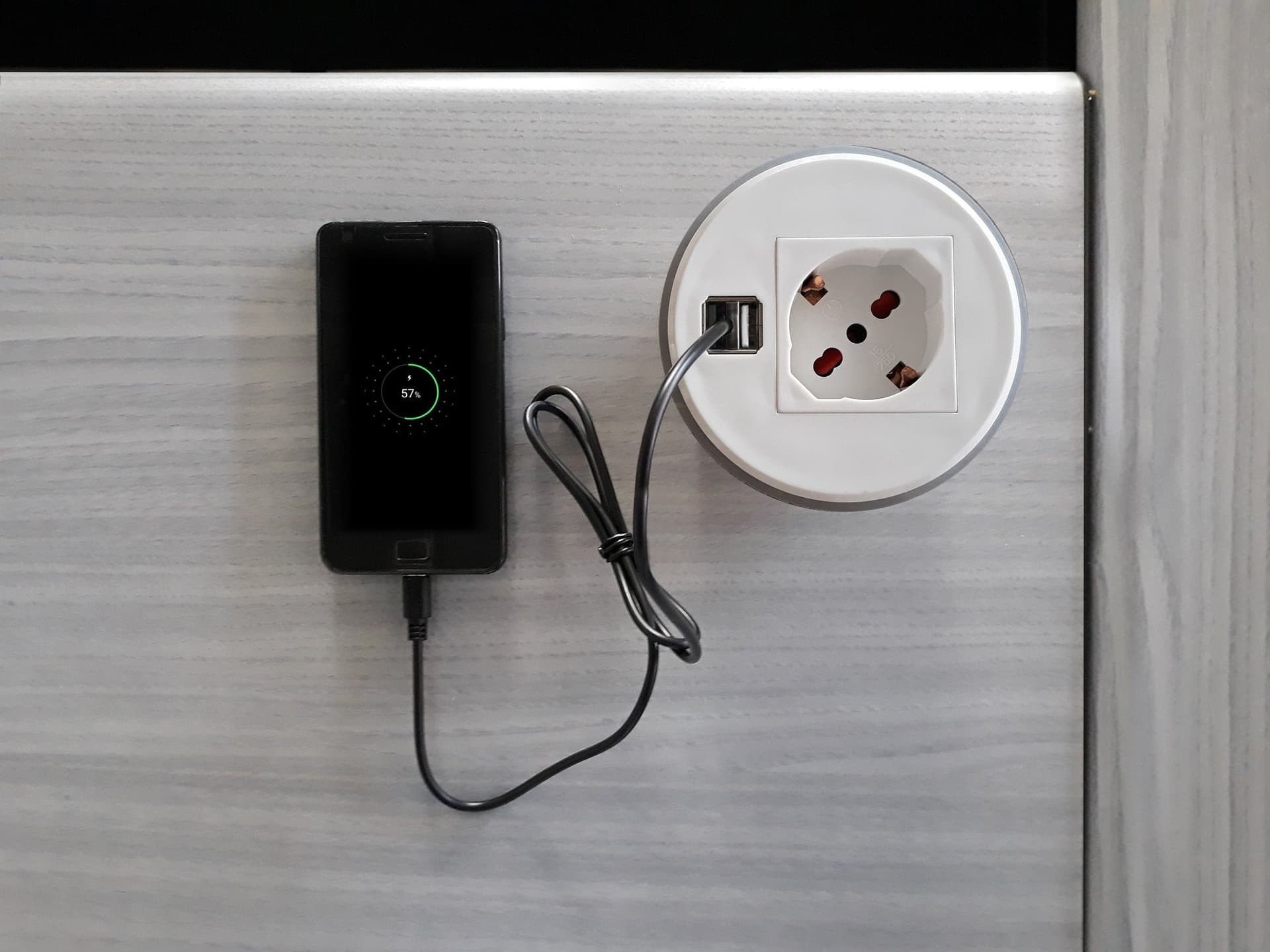 Presa da Scrivania ad Incasso con 2 Prese USB in Multiprese Scontolo.net - Potenza, commercioVirtuoso.it