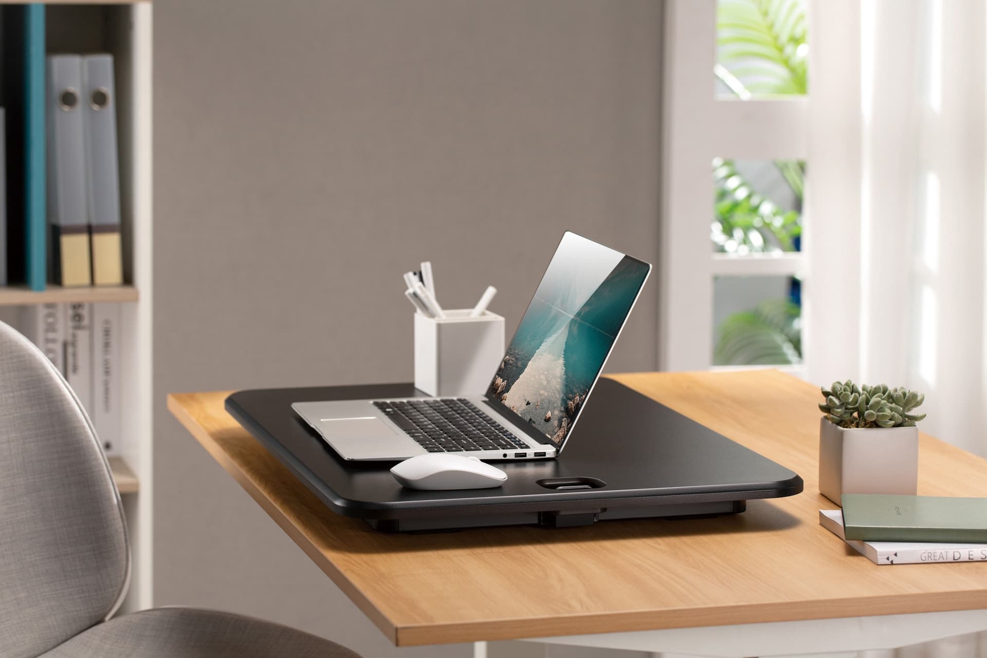 Convertitore da Scrivania In Piedi Postazione di Lavoro Sit Stand Ultra Slim Altezza Regolabile - 21