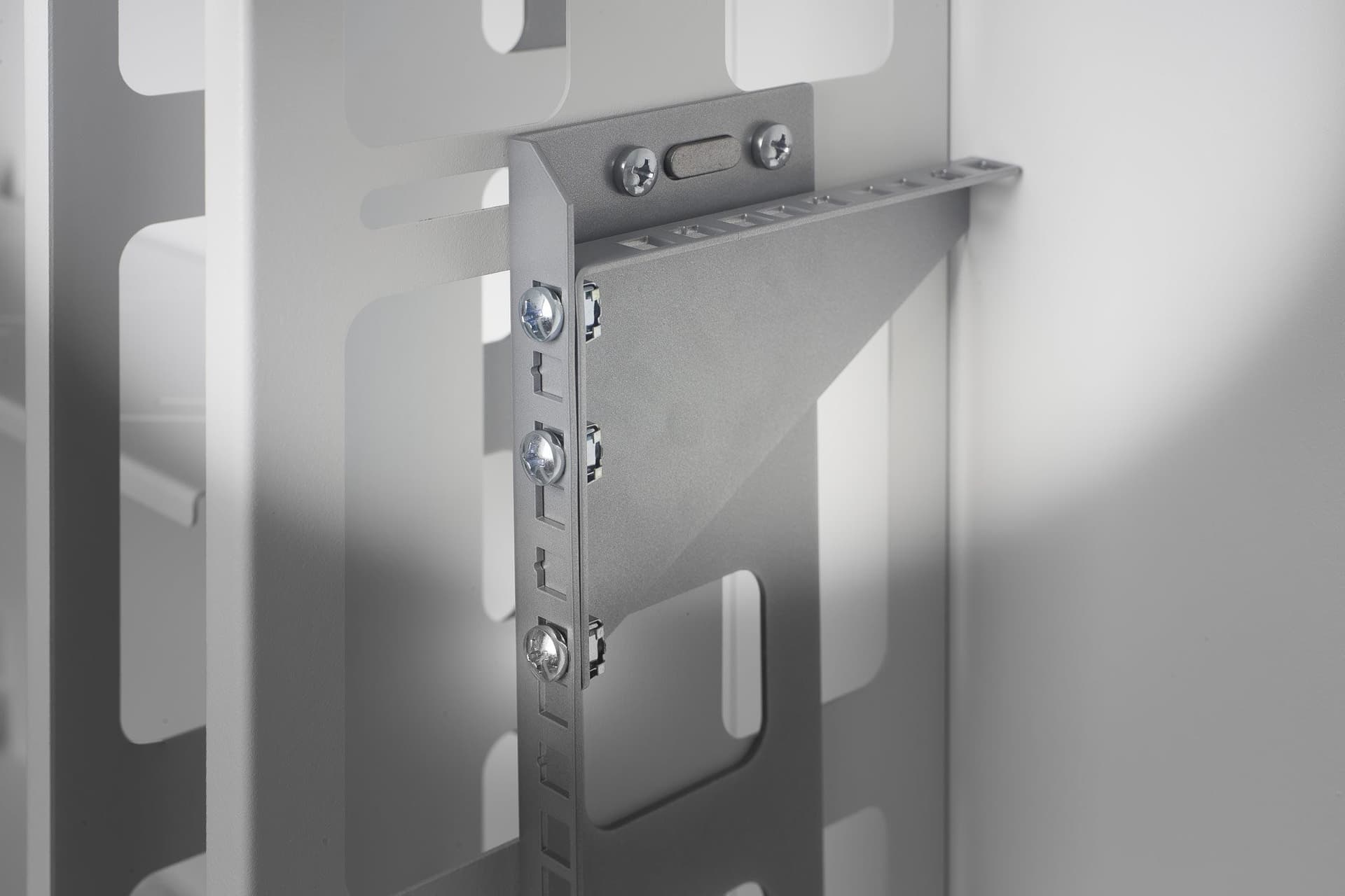Staffa 3U per installazione verticali apparecchiature rack 19'' - 2