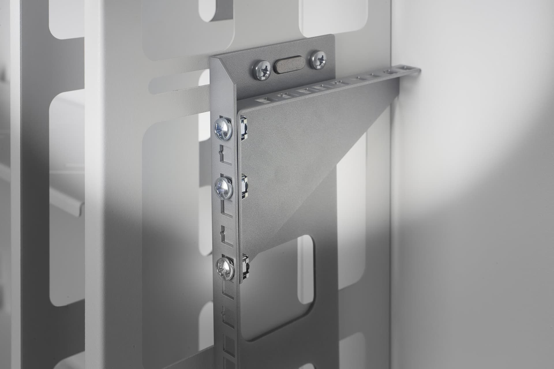Staffa 3U per installazione verticali apparecchiature rack 19'' - 6