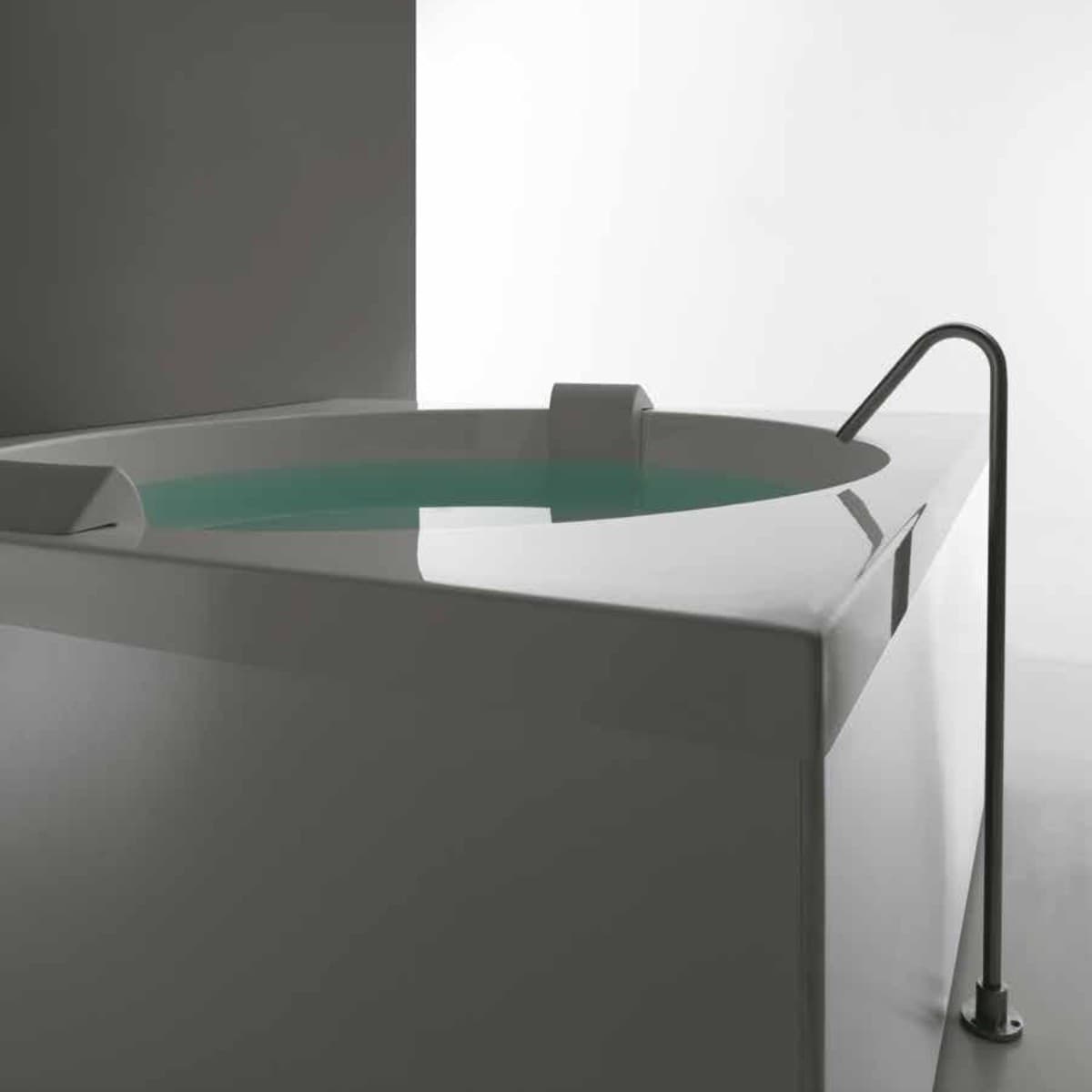 Vasca da Bagno Quadrata Sharm in acrilico bianco 150x150x68 in Vasche da bagno con piedini StileBagno - Roma, commercioVirtuoso.it