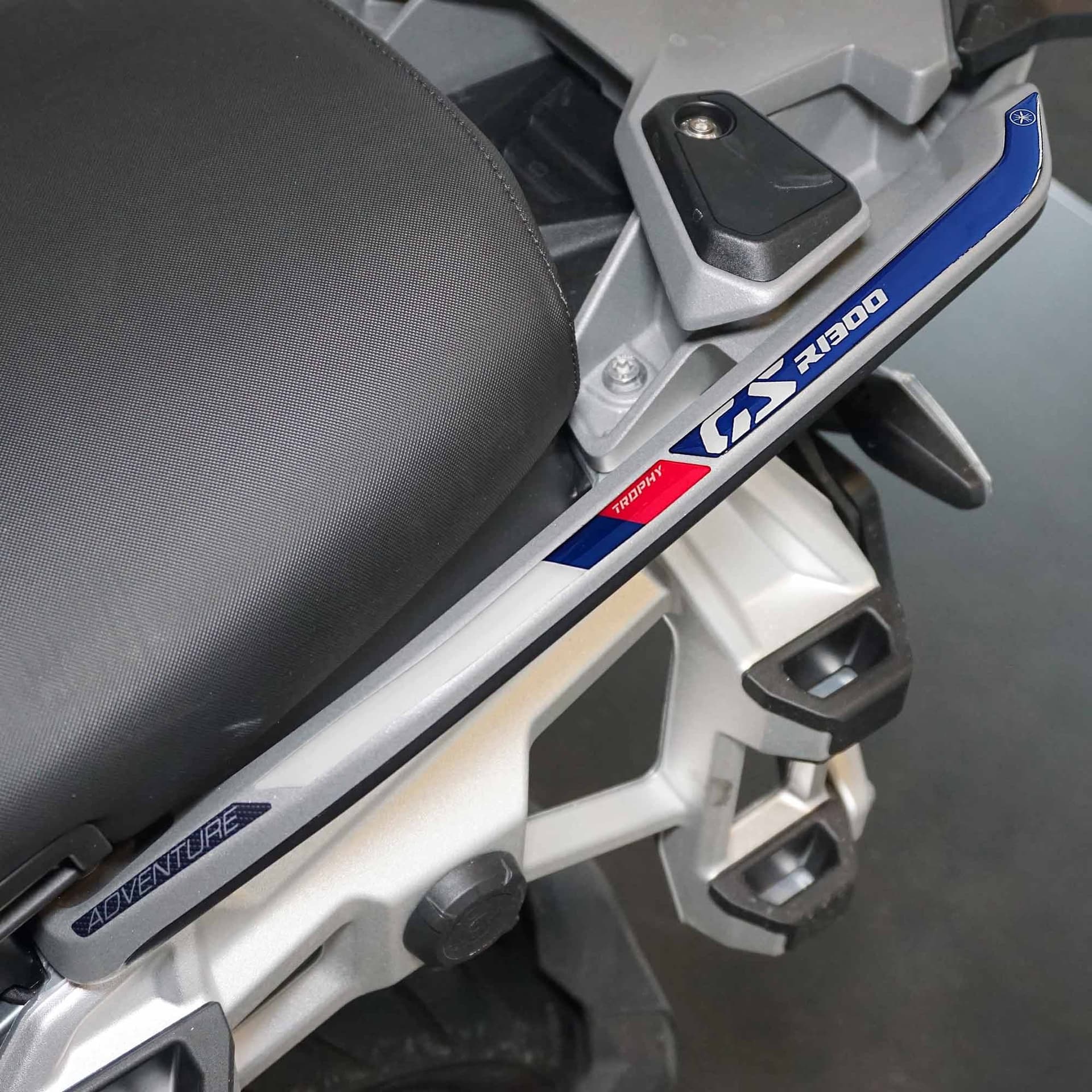 Adesivi 3D per Maniglie con Bauletto compatibili con BMW R1300GS Adventure - 1