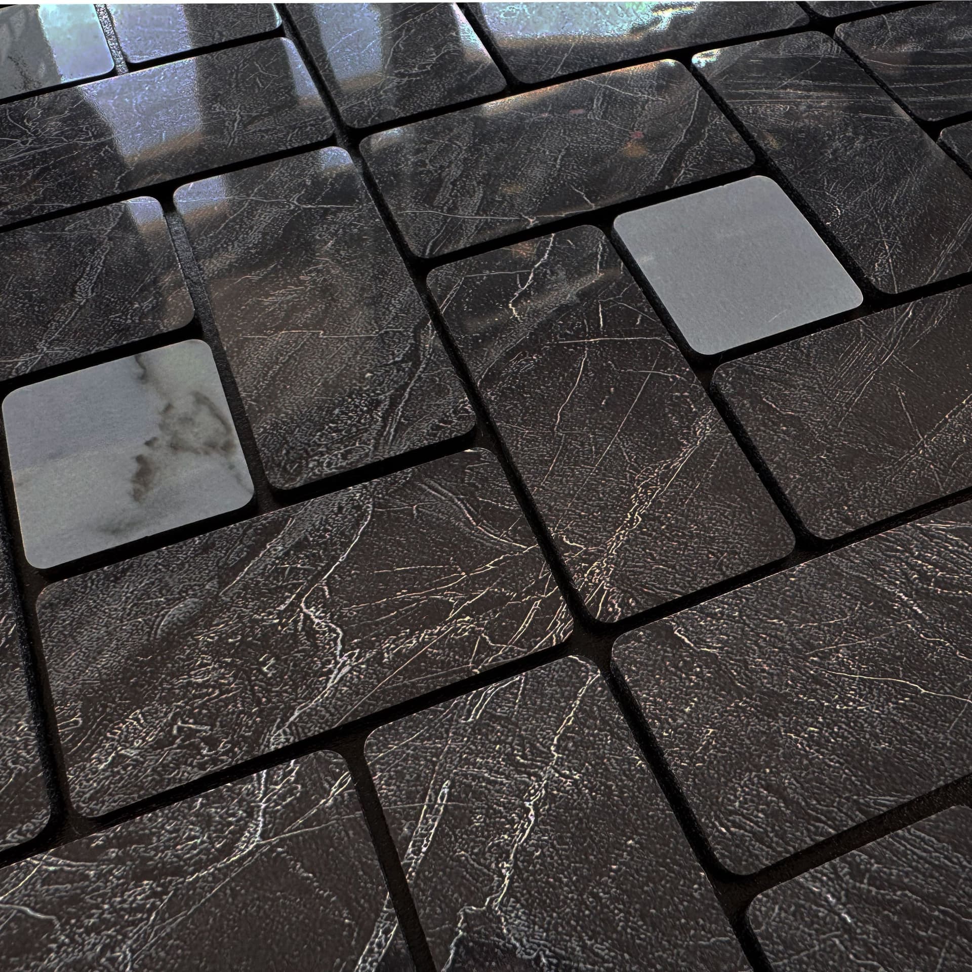 Piastrelle 3D Autoadesive in PET acustiche e isolanti 30x30cm (4mm spessore) MOSAICO NERO E CARRARA - Eternal Parquet