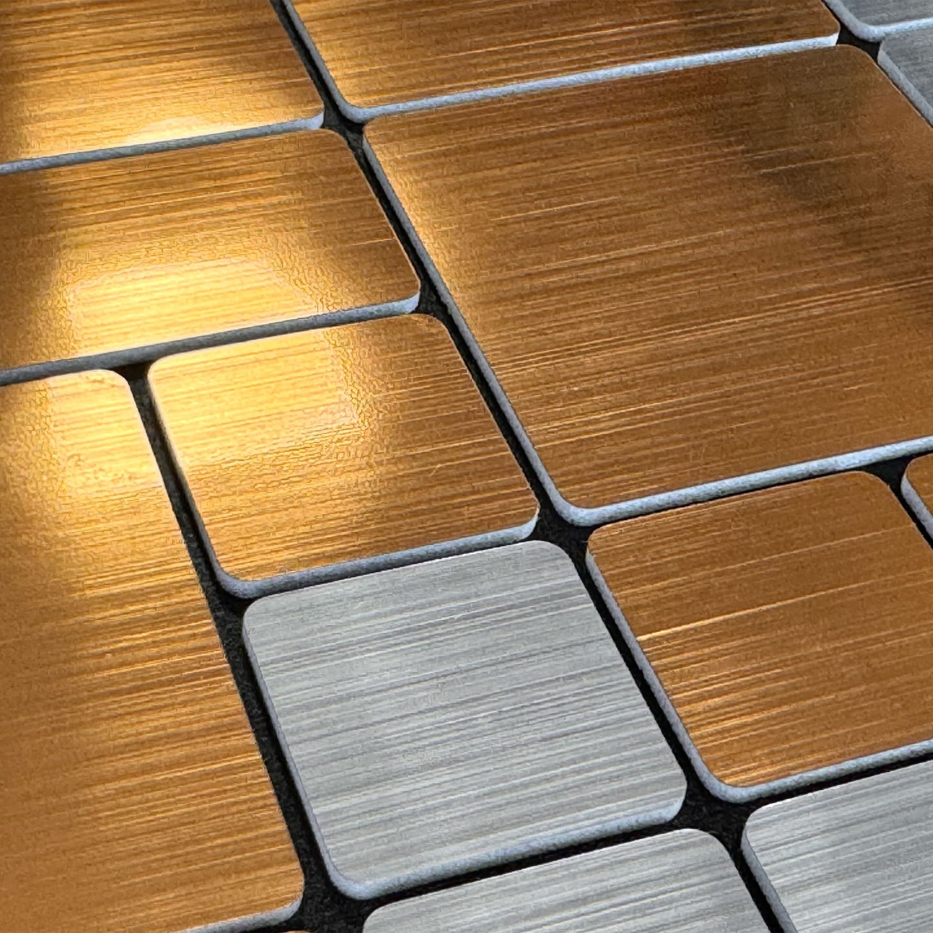Piastrelle 3D Autoadesive in PET acustiche e isolanti 30x30cm (4mm spessore) MOSAICO ORO ARGENTO - Eternal Parquet