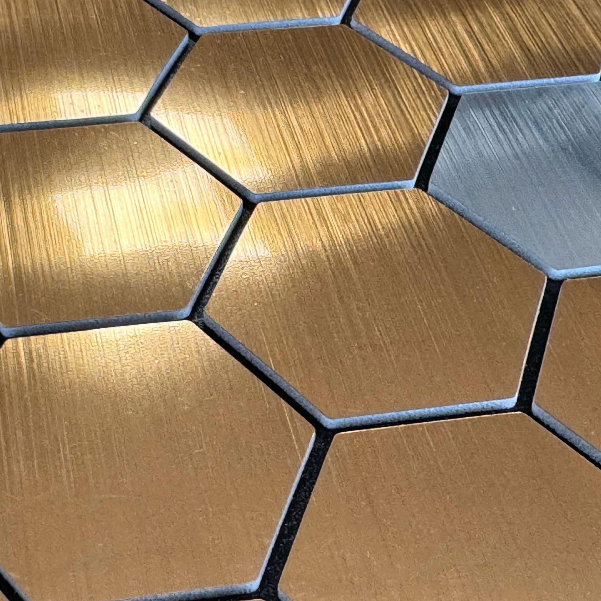 Piastrelle 3D Autoadesive in PET acustiche e isolanti 30x30cm (4mm spessore) ESAGONI ORO ARGENTO - Eternal Parquet