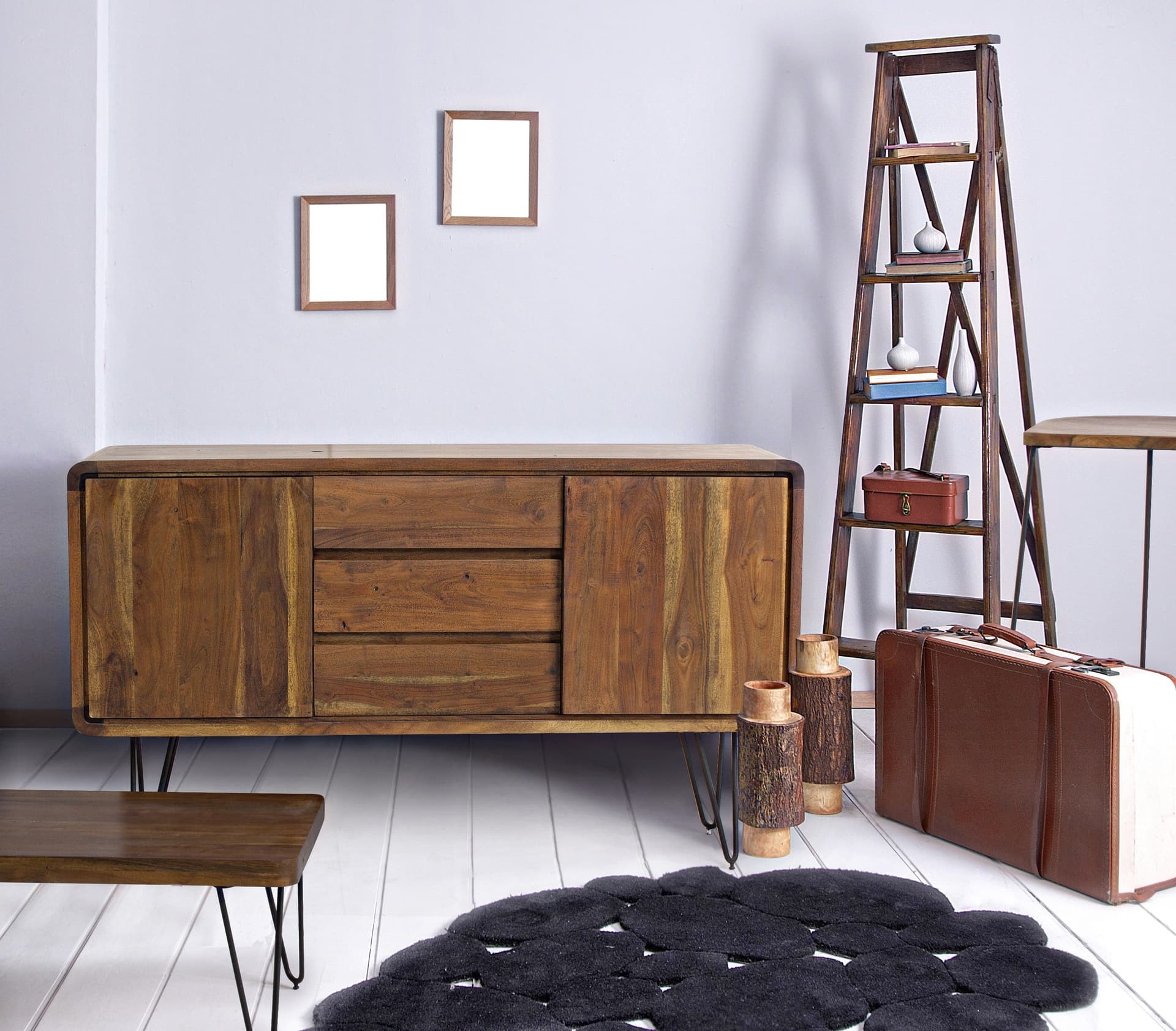 Tavolino "Edgar" gambe in acciaio e piano in legno di acacia per arredamento in Console e tavoli da divano Decor Space - Altamura, commercioVirtuoso.it